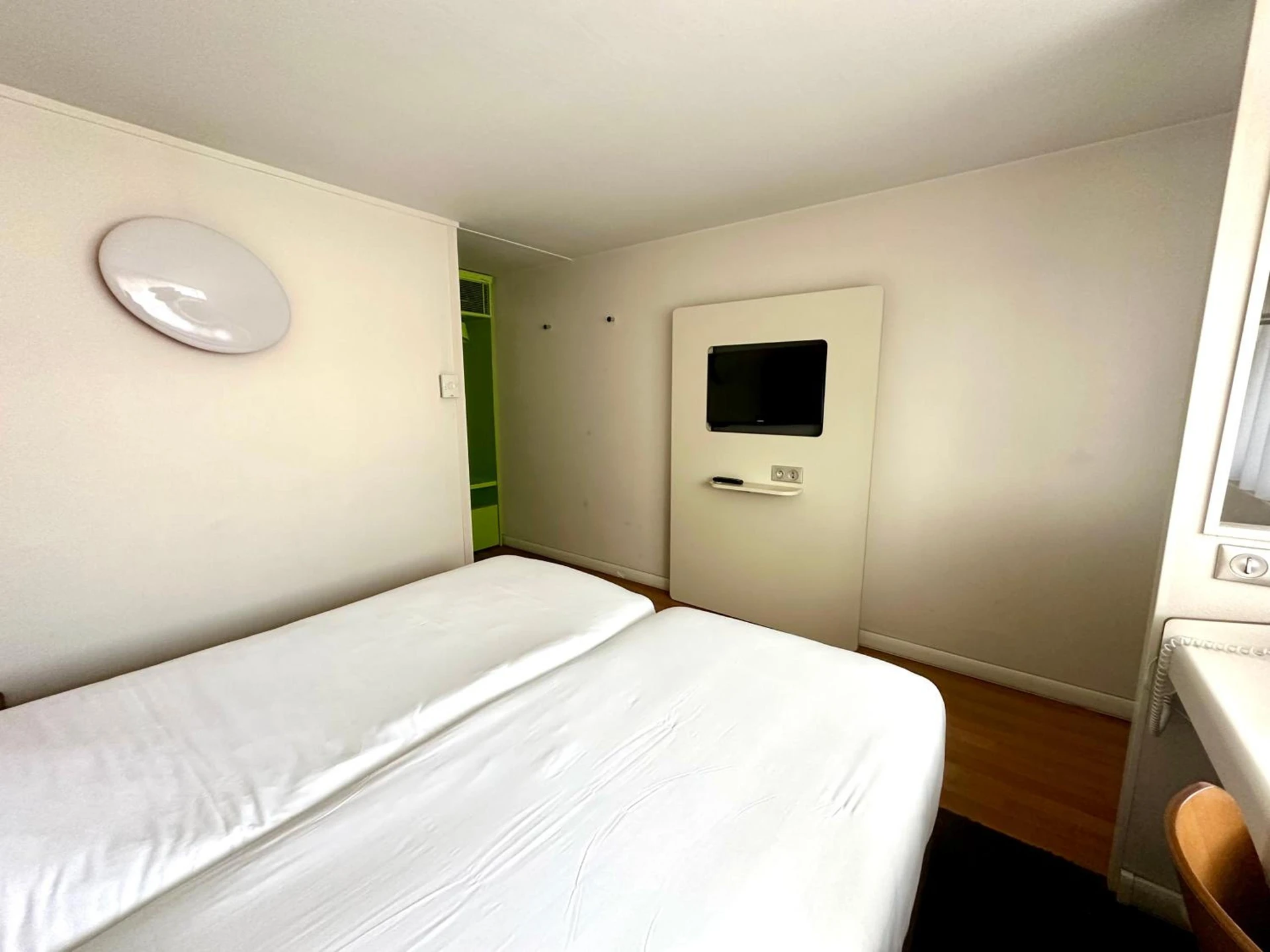 Magnifique chambre pour un séminaire d'entreprise à Campanile Hotel Chantilly - Chantilly