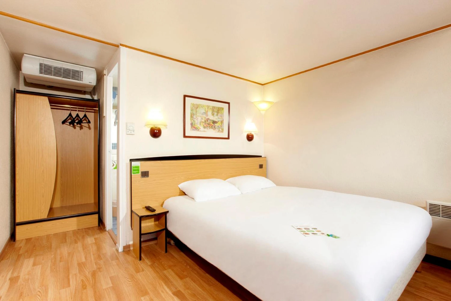 Magnifique chambre pour un séminaire d'entreprise à Campanile Epernay - Dizy 51530 - Épernay