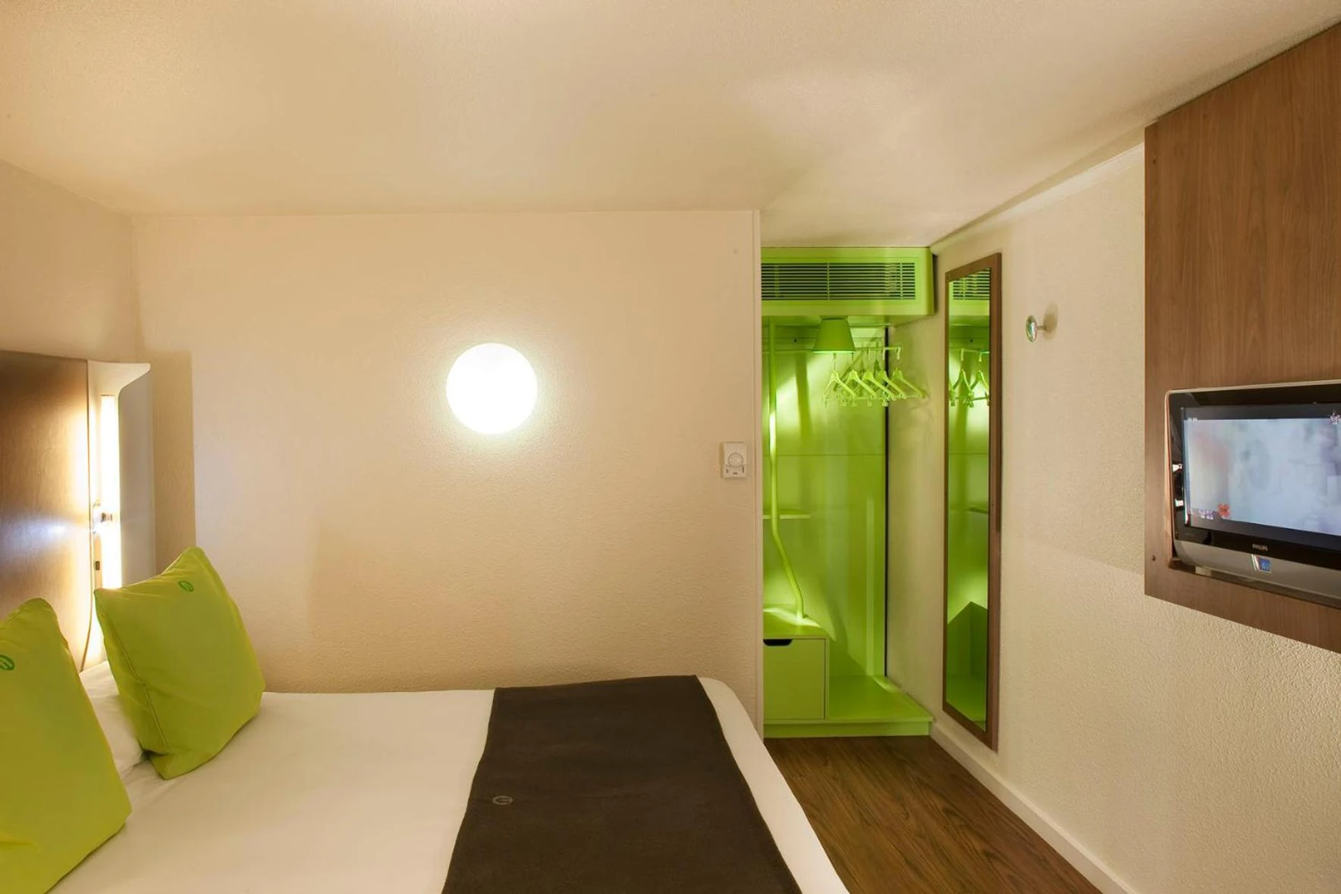 Magnifique chambre pour un séminaire d'entreprise à Campanile Epône - Épône