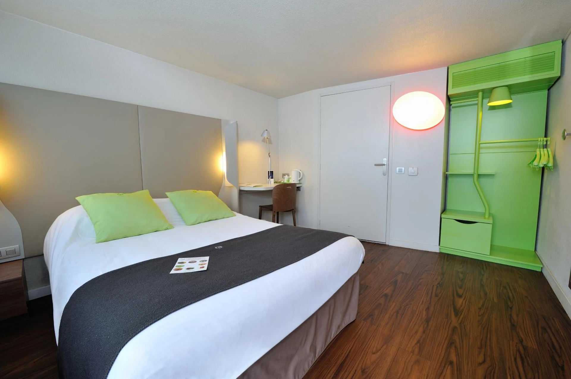 Chambre à Campanile Lyon Est Aéroport Saint Exupery - Organiser un séminaire d'entreprise à Saint-Laurent-de-Mure