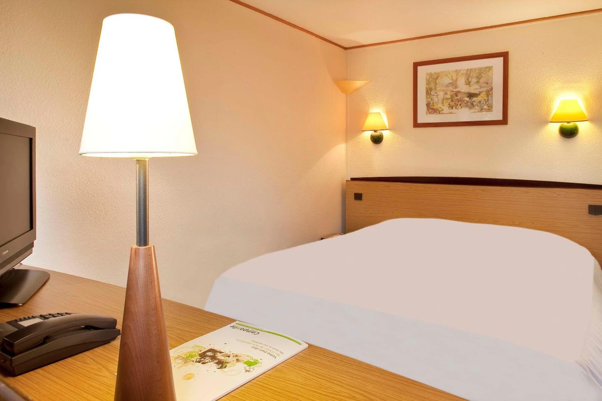 Magnifique chambre pour un séminaire d'entreprise à Campanile Manosque - Manosque