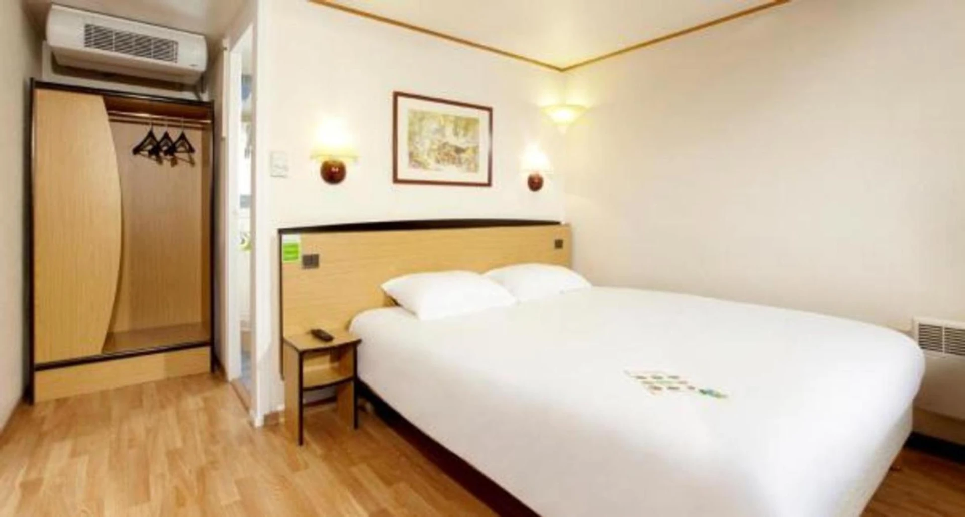 Magnifique chambre pour un séminaire d'entreprise à Campanile Moulins Avermes - Avermes