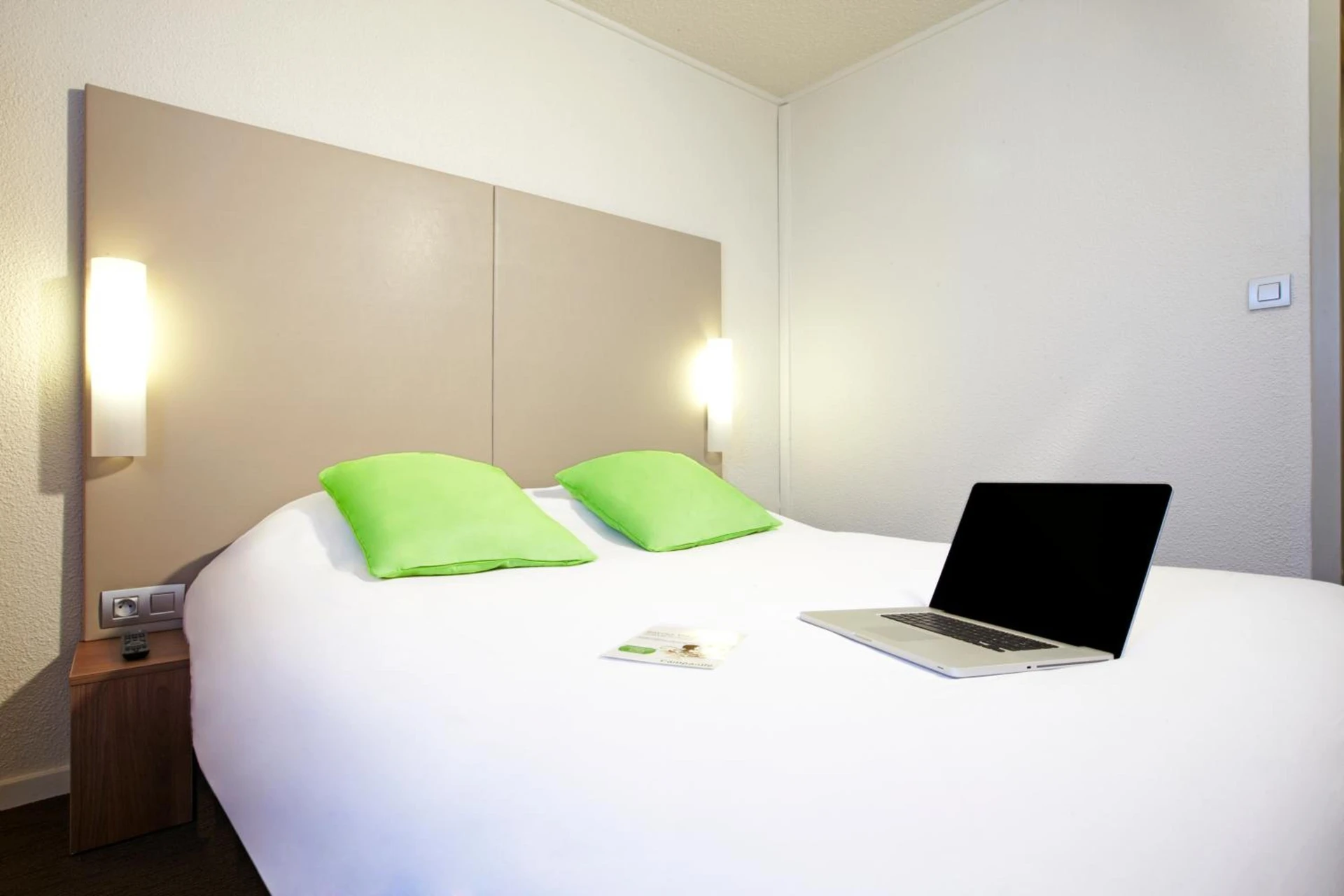 Chambre disponible pour un séminaire d'entreprise à Campanile Nice Aéroport - Nice