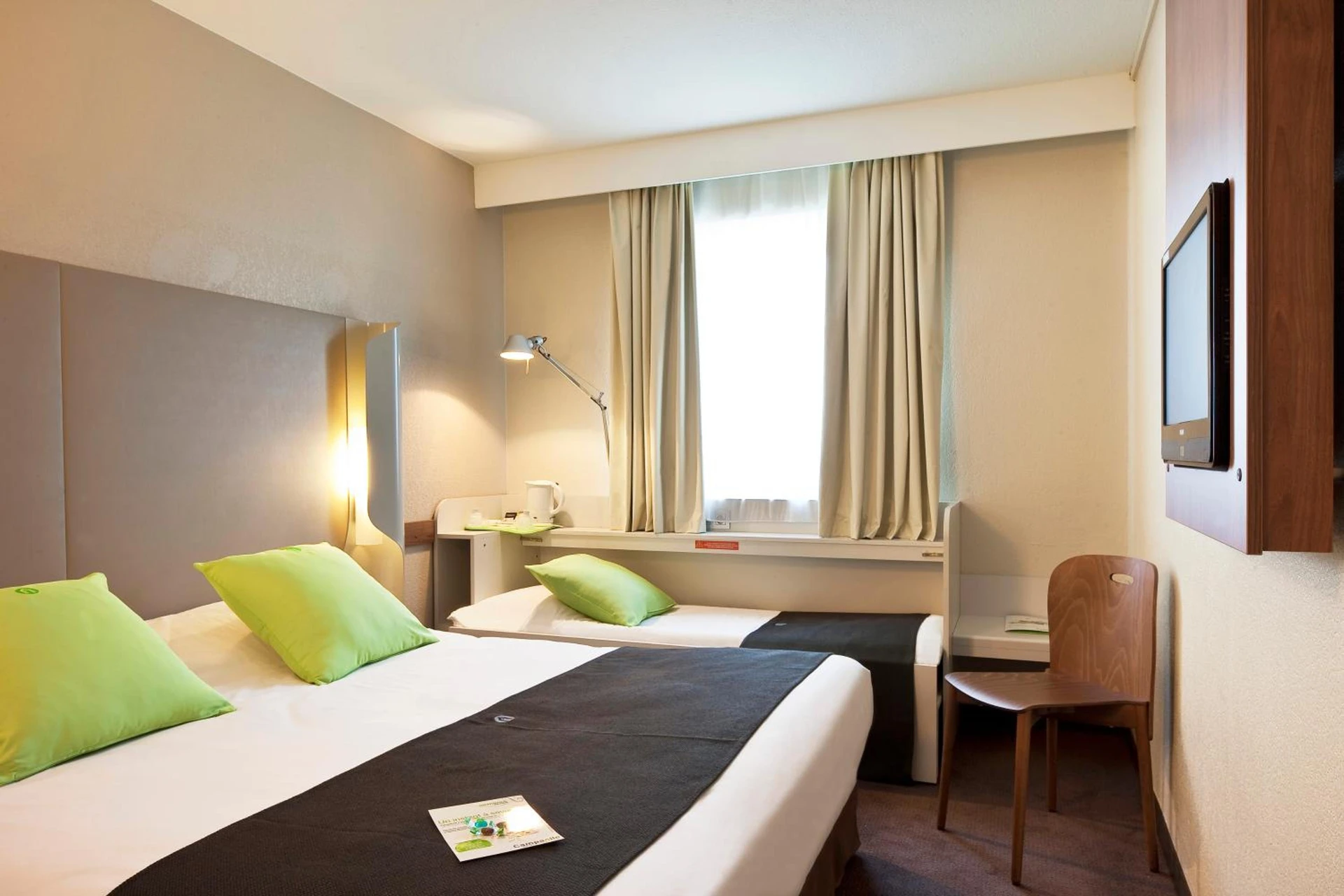Magnifique chambre pour un séminaire d'entreprise à Campanile Orange Centre sortie 21 sur A7 A9 - Orange