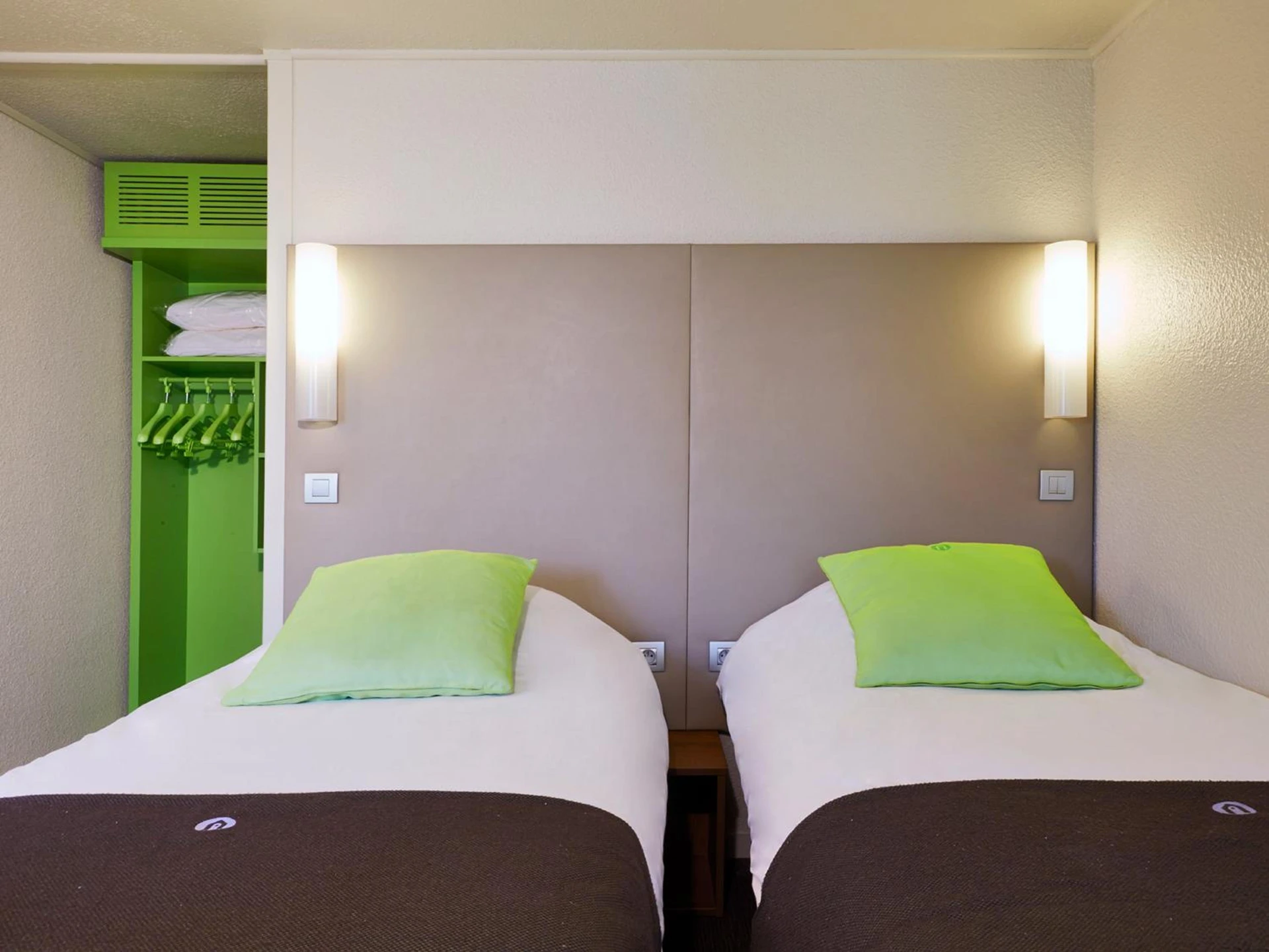 Chambre disponible pour un séminaire d'entreprise à Campanile Plaisir - Plaisir