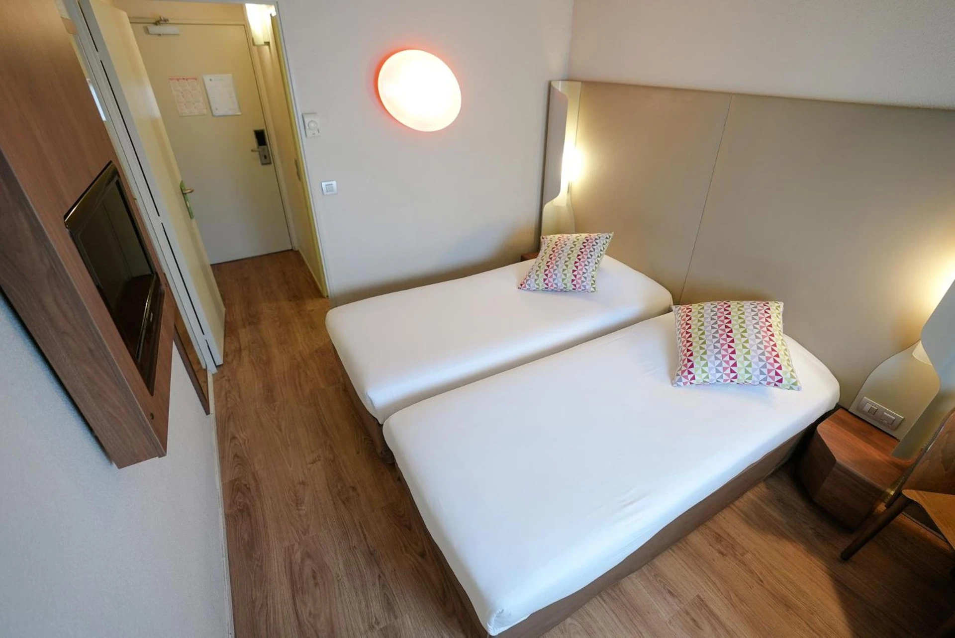 Magnifique chambre pour un séminaire d'entreprise à Campanile Paris CDG Airport Villepinte - Roissy-en-France