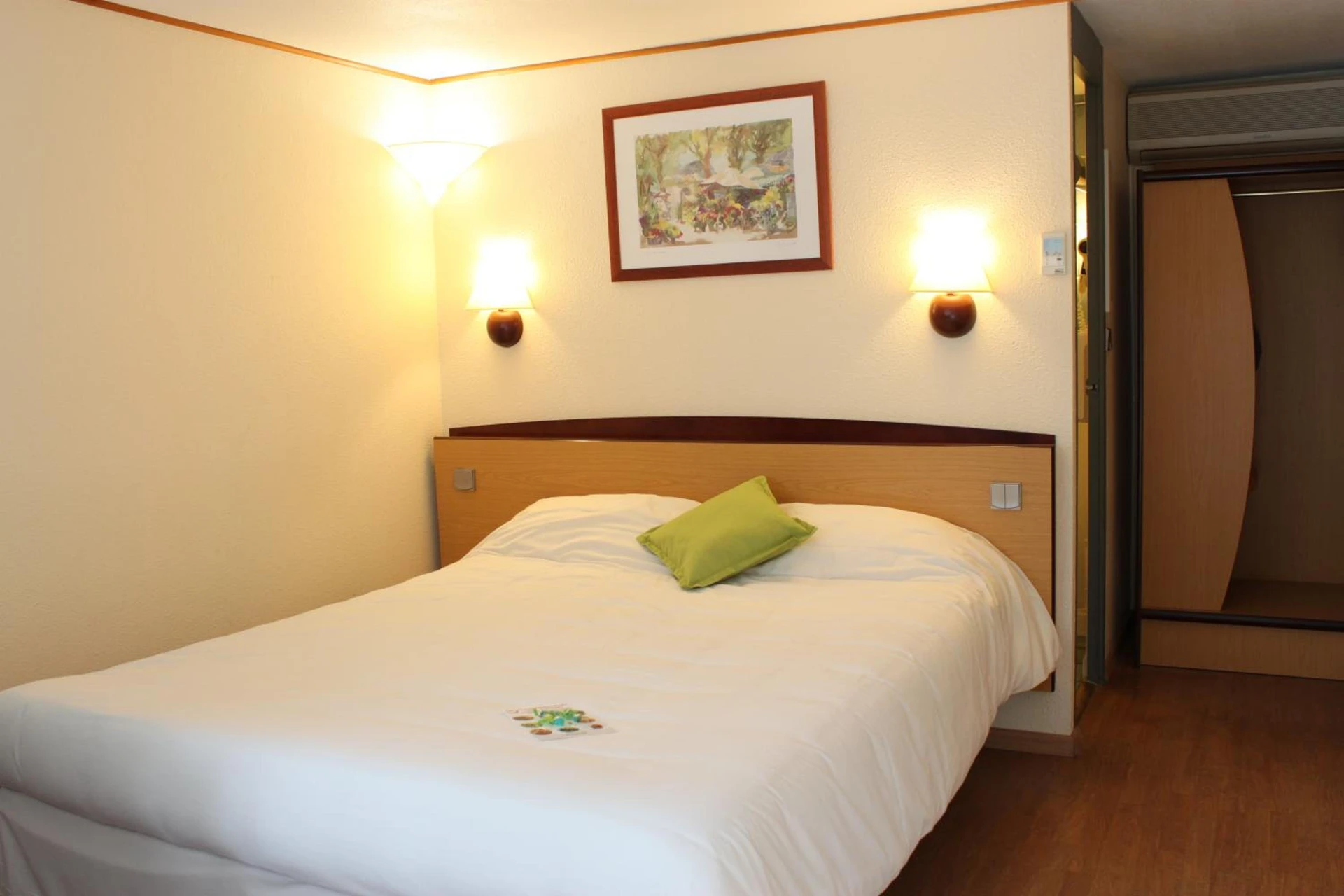 Magnifique chambre pour un séminaire d'entreprise à Campanile Saumur - Saumur