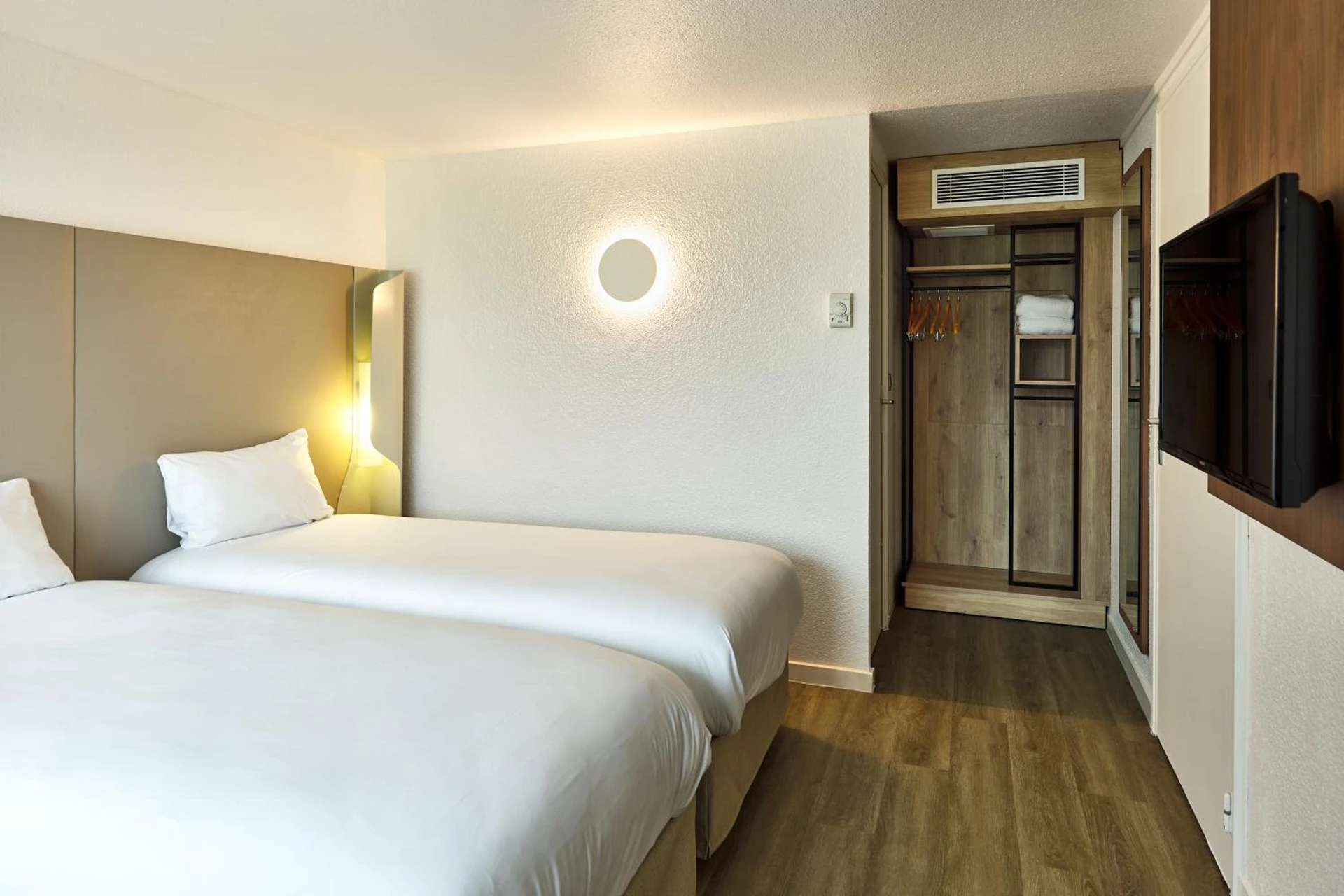 Chambre disponible pour un séminaire d'entreprise à Campanile Villennes-Sur-Seine - Poissy - Hôtel rénové en 2024 - Villennes-sur-Seine