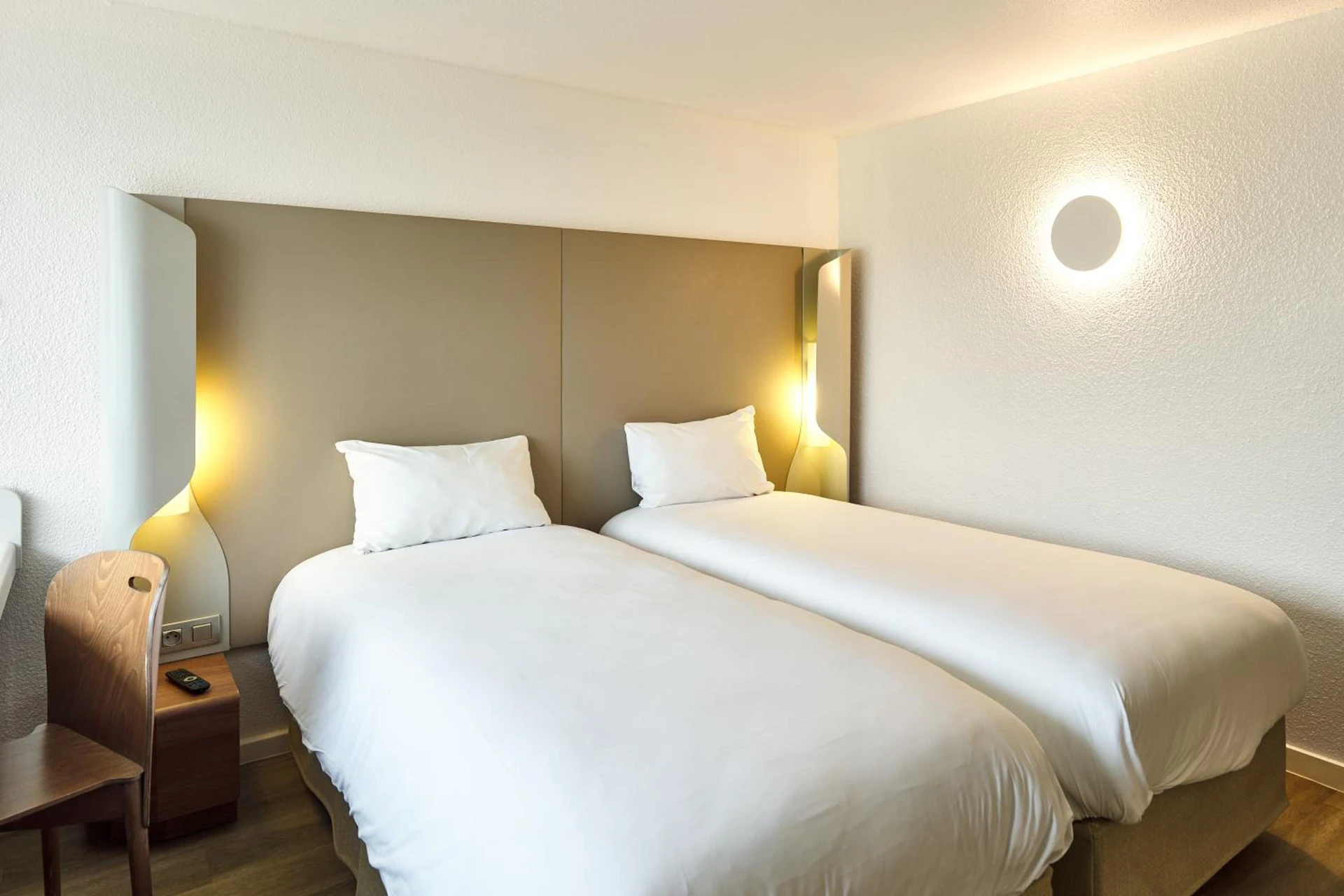 Chambre disponible pour un séminaire d'entreprise à Campanile Villennes-Sur-Seine - Poissy - Hôtel rénové en 2024 - Villennes-sur-Seine