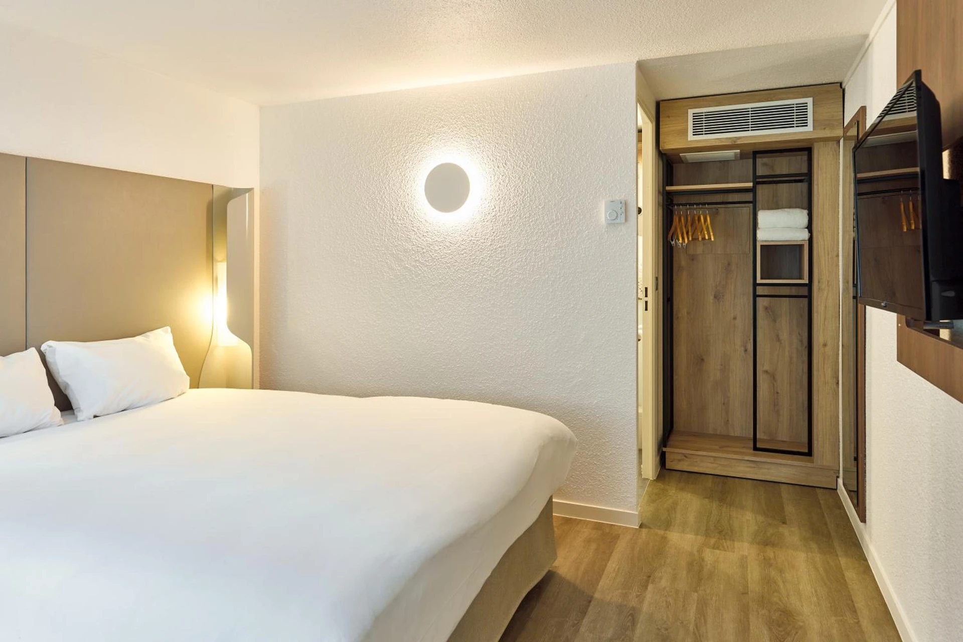 Chambre disponible pour un séminaire d'entreprise à Campanile Villennes-Sur-Seine - Poissy - Hôtel rénové en 2024 - Villennes-sur-Seine