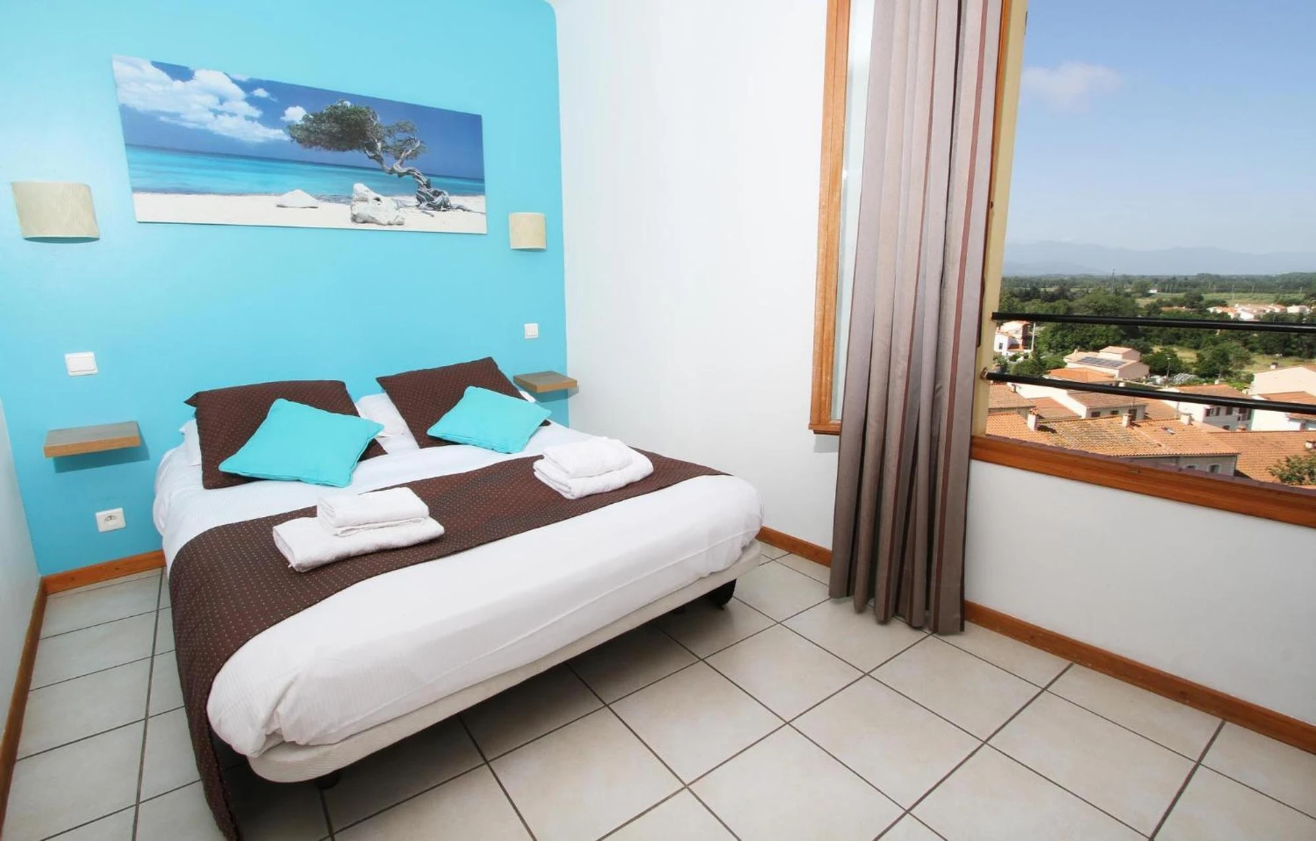 Chambre disponible pour un séminaire d'entreprise à Logis Hotel Cara Sol - Elne