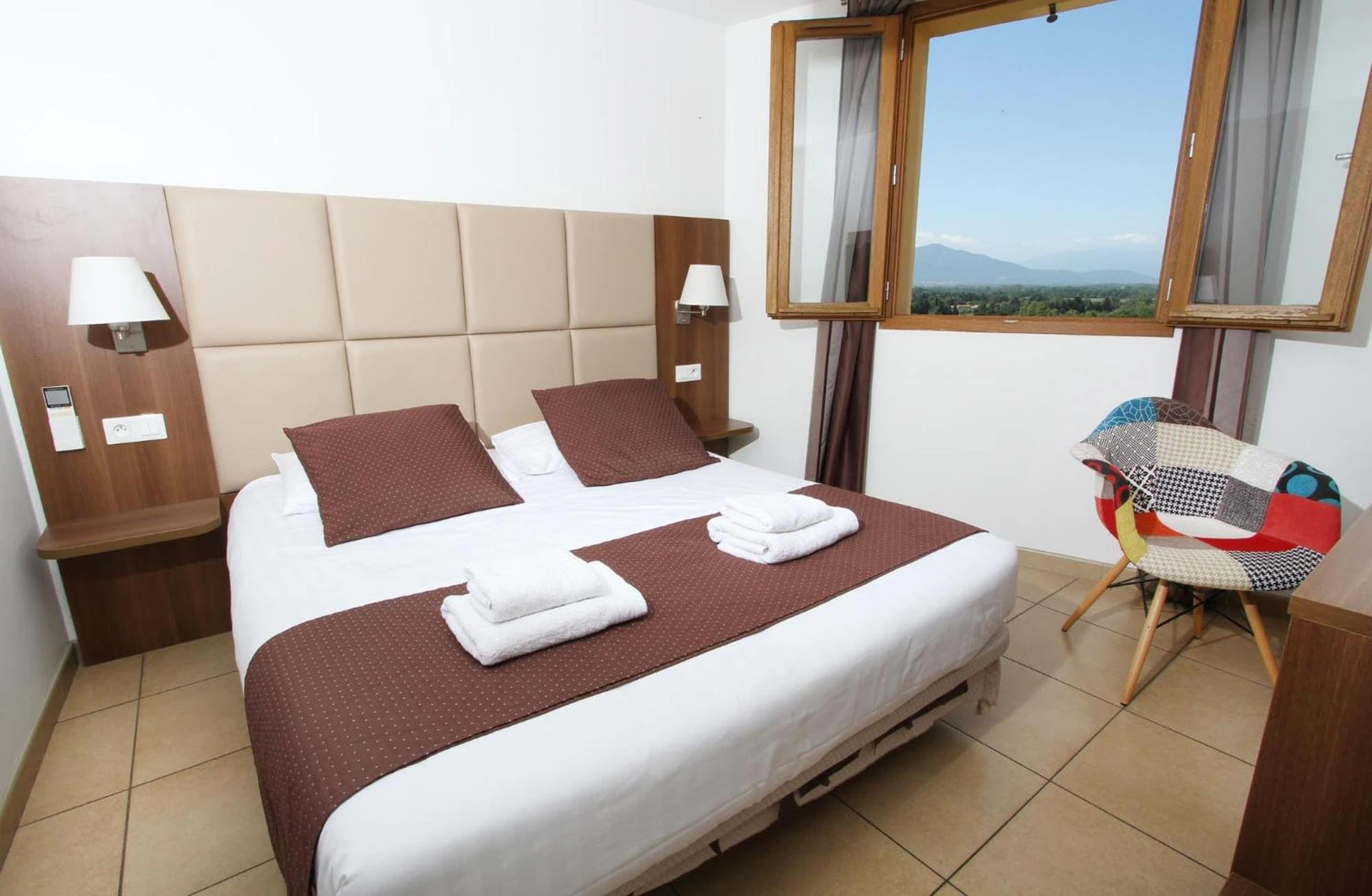 Chambre disponible pour un séminaire d'entreprise à Logis Hotel Cara Sol - Elne