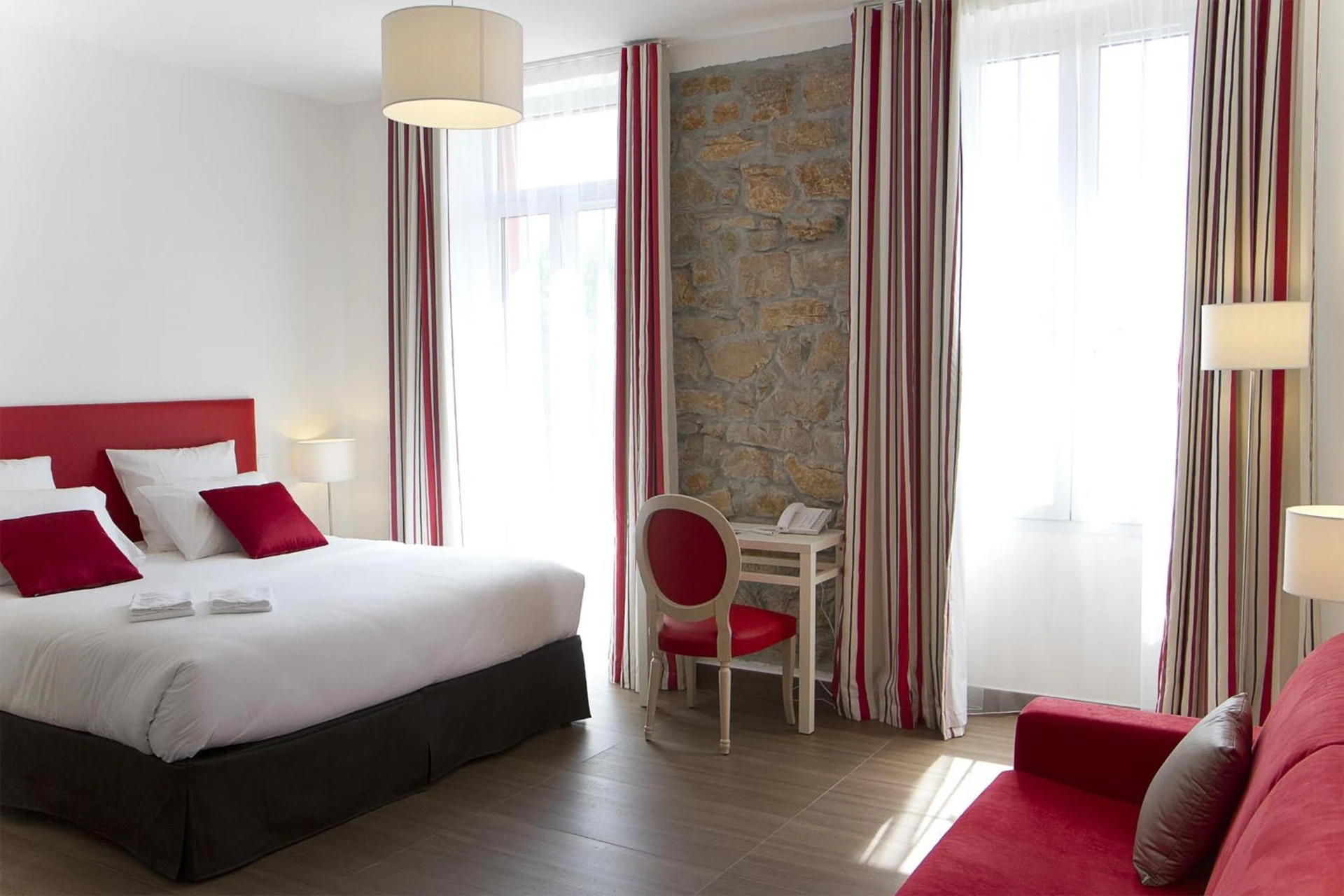Magnifique chambre pour un séminaire d'entreprise à Hôtel CASABELLA Cannes Mouans Sartoux - Mouans-Sartoux
