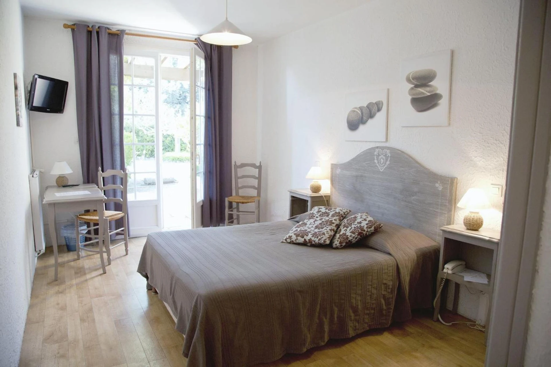 Chambre disponible pour un séminaire d'entreprise à Logis Hôtel Castel Mouisson - Barbentane