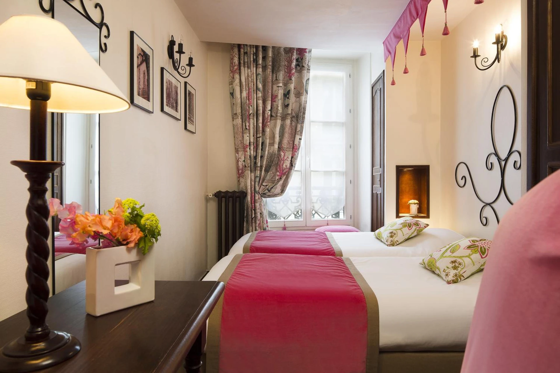 Magnifique chambre pour un séminaire d'entreprise à Castex Hotel - Paris