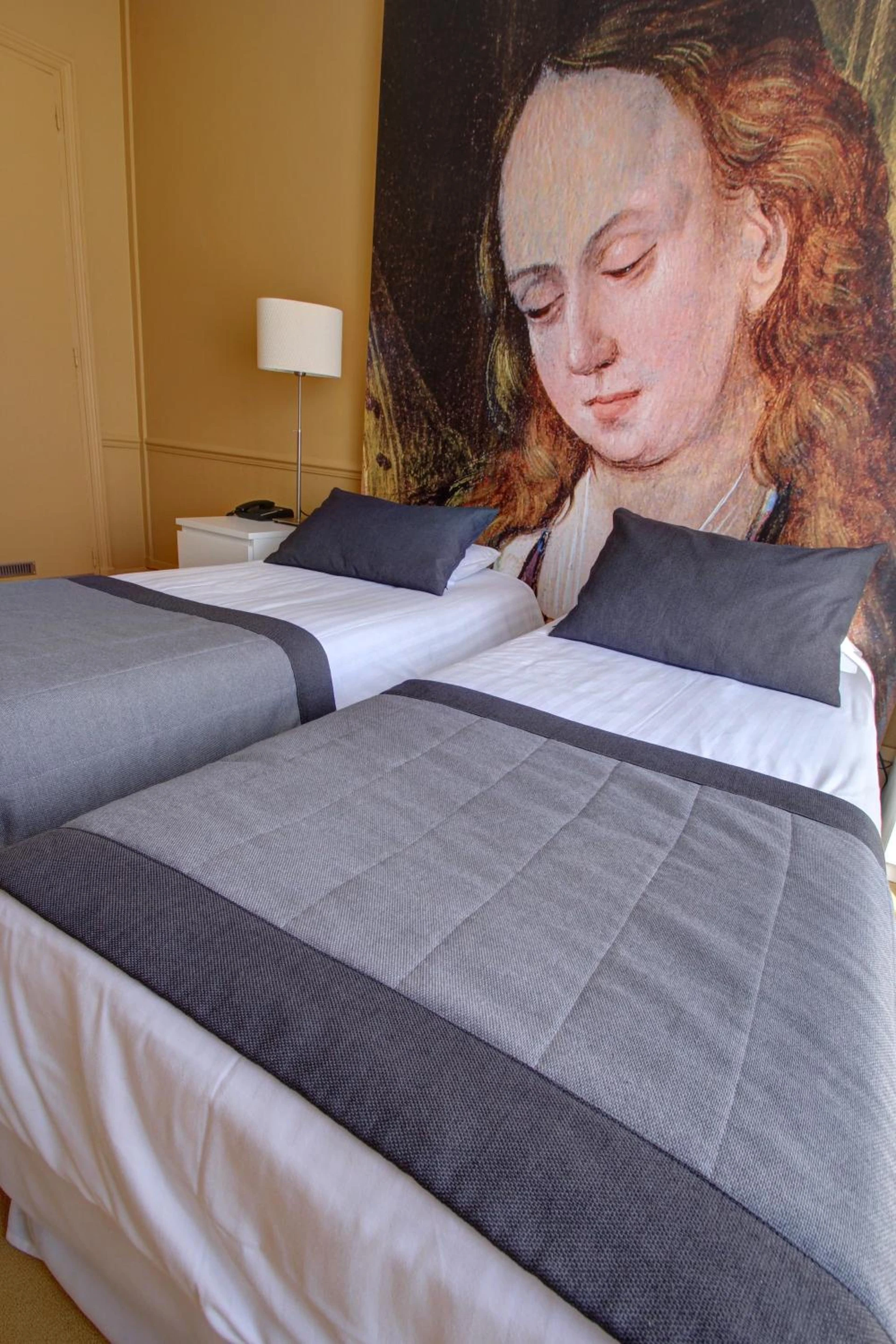 Chambre disponible pour un séminaire d'entreprise à Hôtel Cecyl Reims Centre - Reims