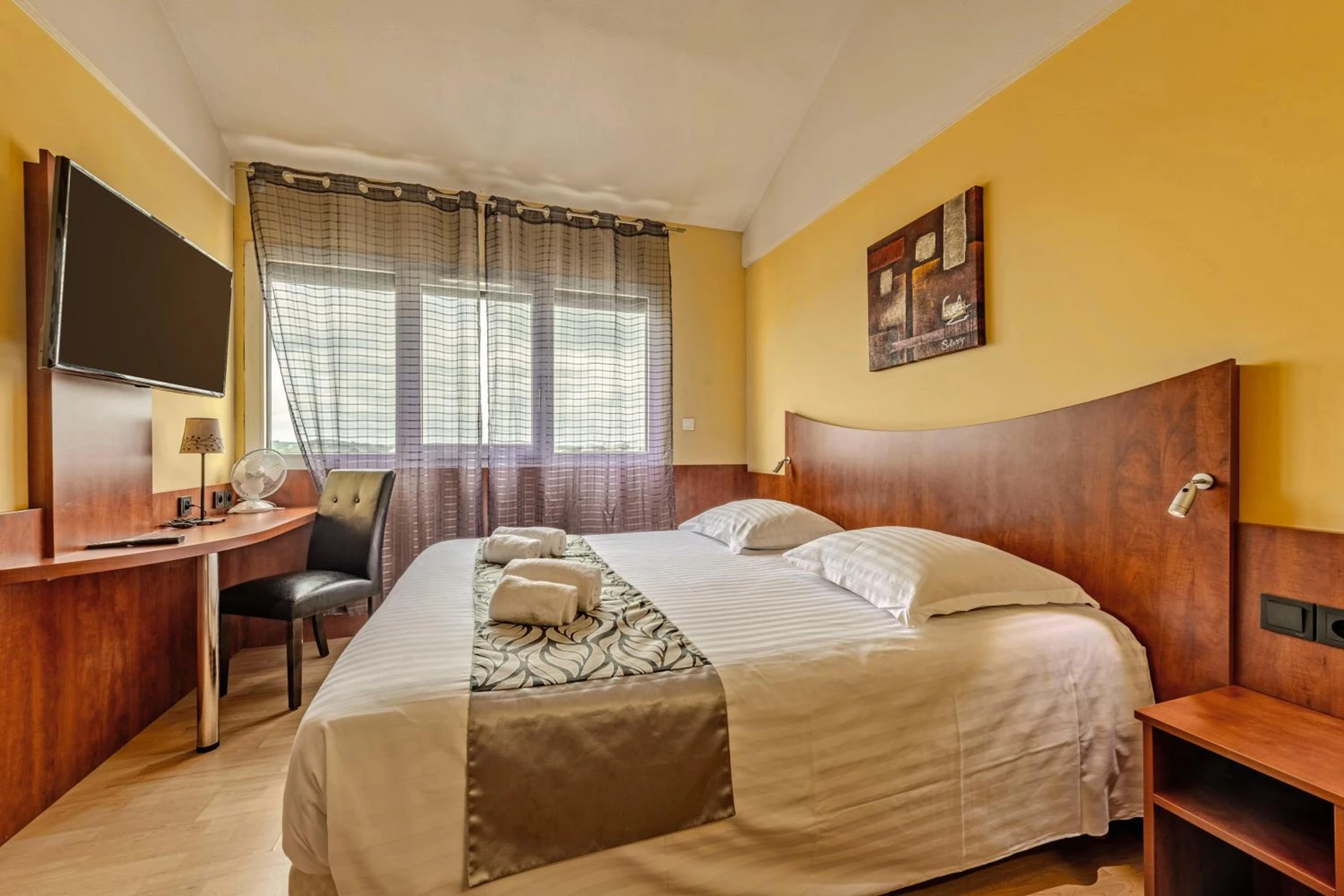 Chambre disponible pour un séminaire d'entreprise à Logis Hotel Center - Brest