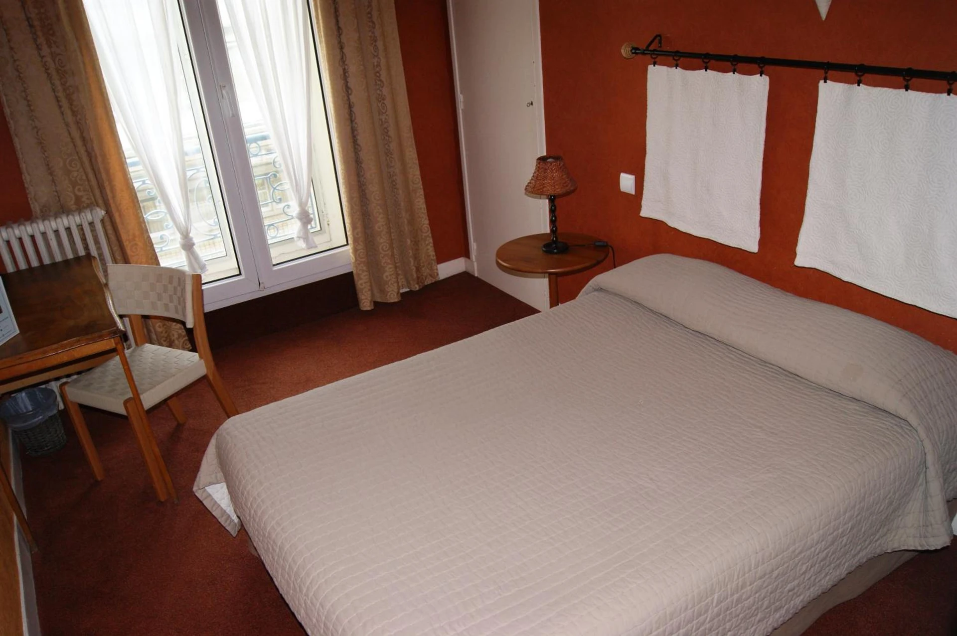 Chambre disponible pour un séminaire d'entreprise à Hôtel Central - Pau