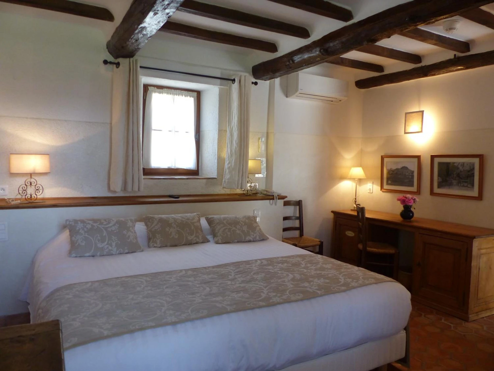 Chambre disponible pour un séminaire d'entreprise à Charembeau - Forcalquier