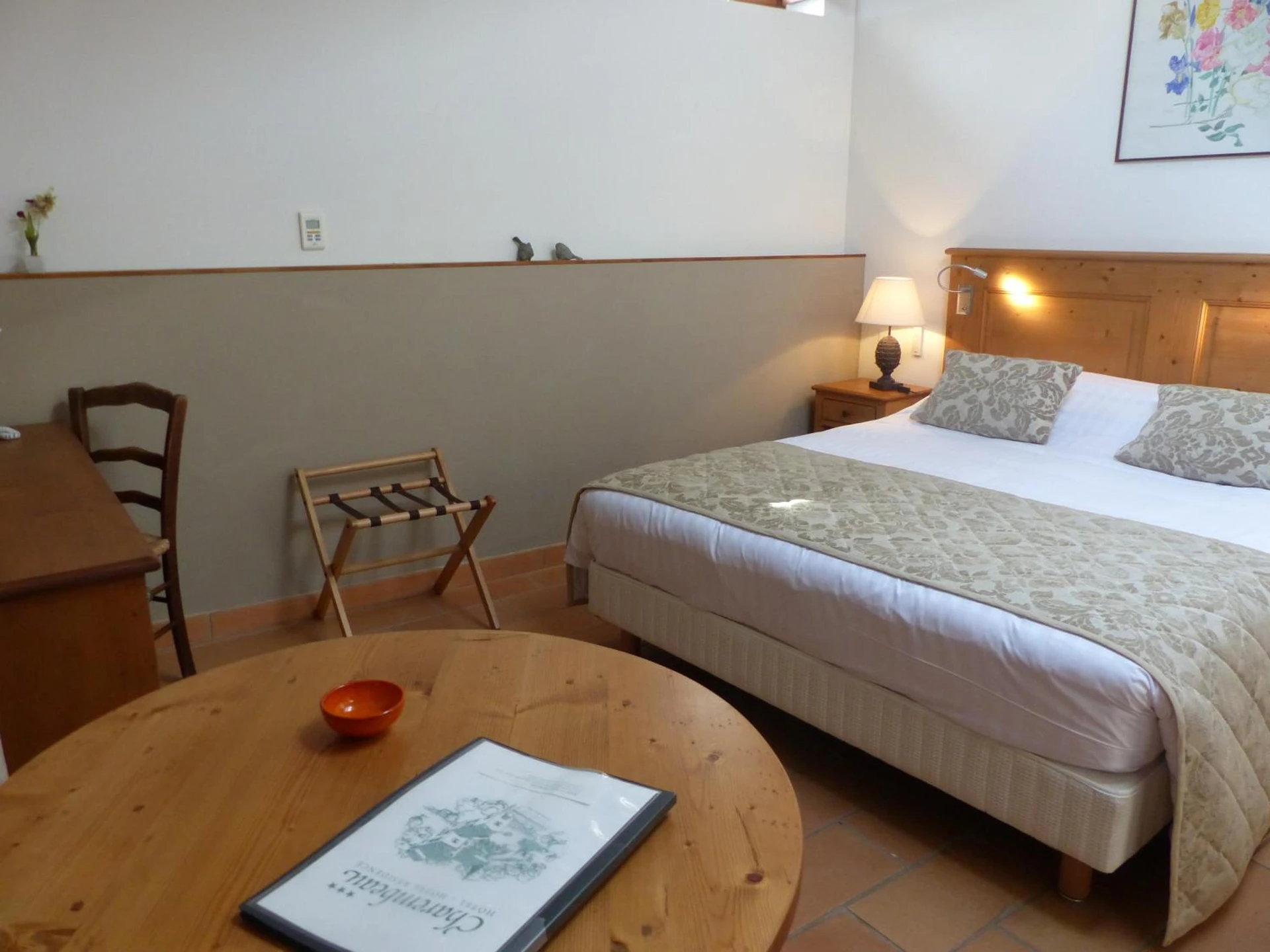 Chambre disponible pour un séminaire d'entreprise à Charembeau - Forcalquier