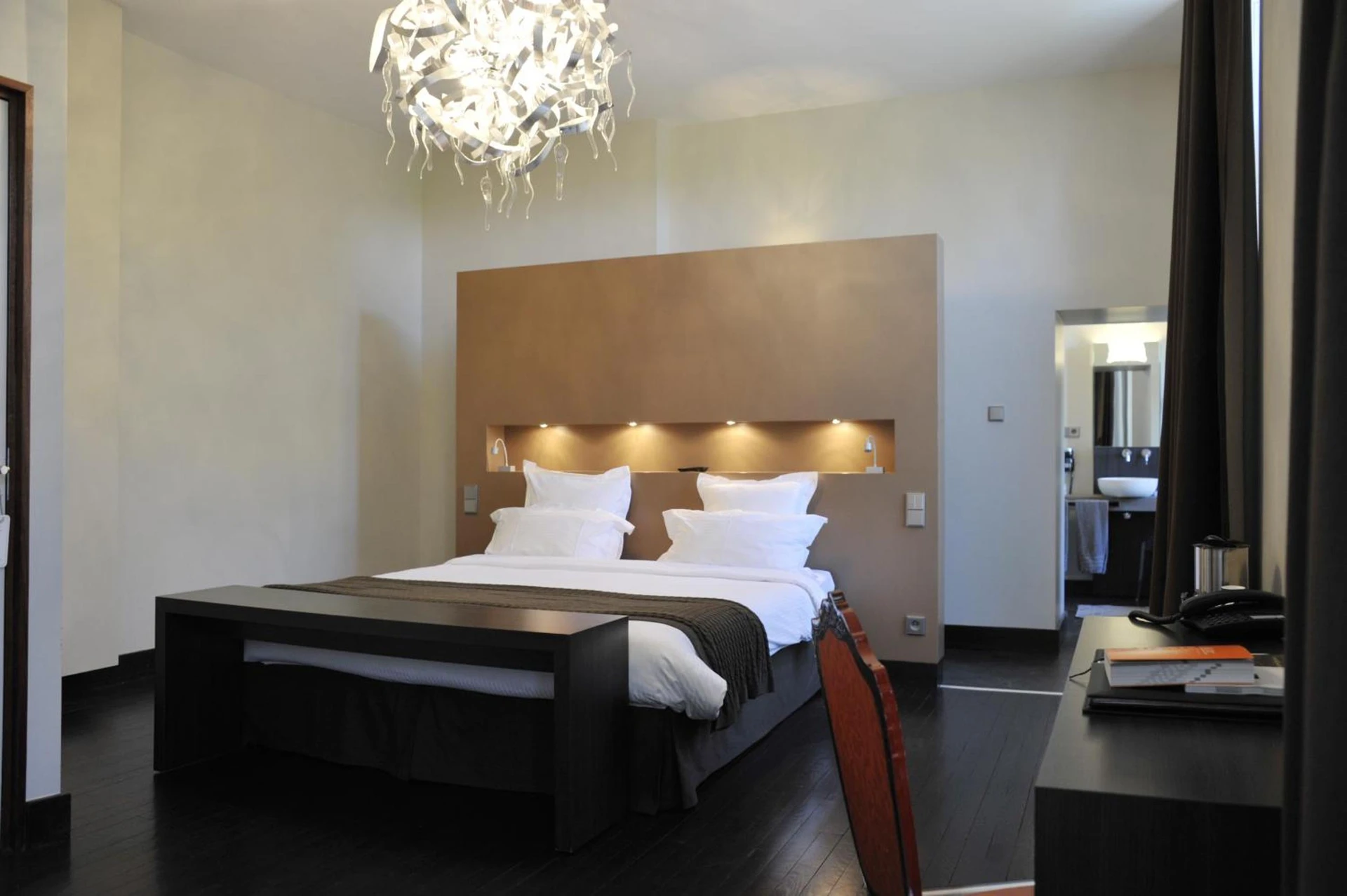Chambre disponible pour un séminaire d'entreprise à Château de Champlong Table Hôtel **** Golf & Spa - Villerest