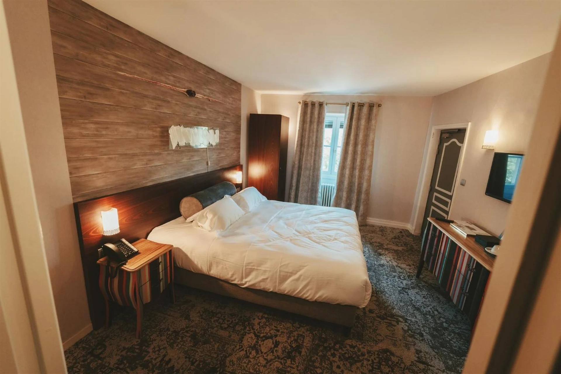Chambre disponible pour un séminaire d'entreprise à Logis Hôtels Château de La Barge - Chaintré
