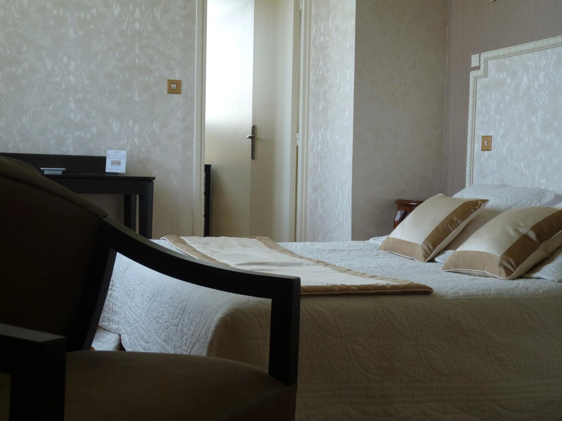 Magnifique chambre pour un séminaire d'entreprise à Château de la Râpée Hôtel restaurant - Bazincourt-sur-Epte