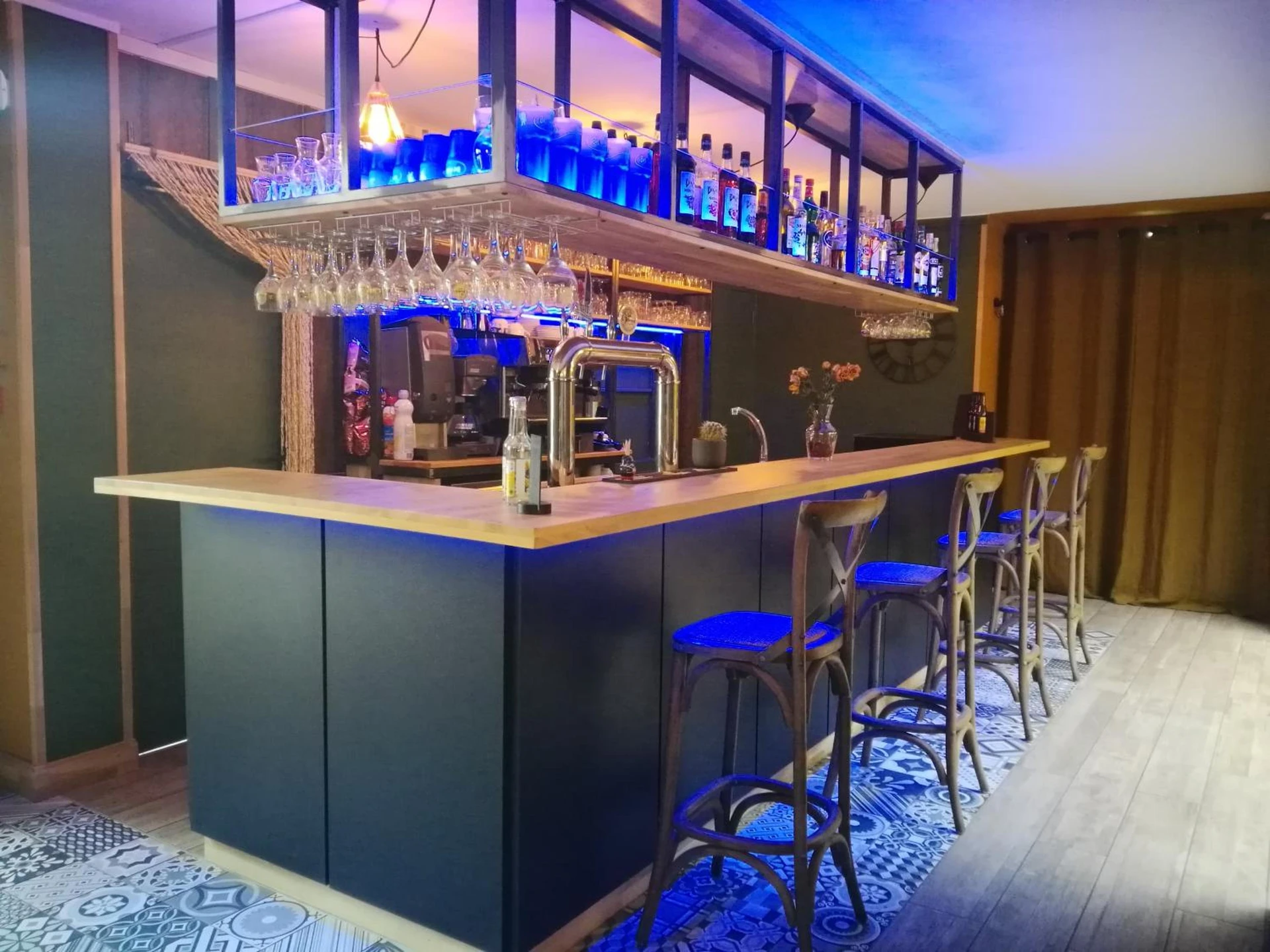 Organiser un séminaire d'entreprise : HOTEL RESTAURANT CIRIUS à montrond-les-bains