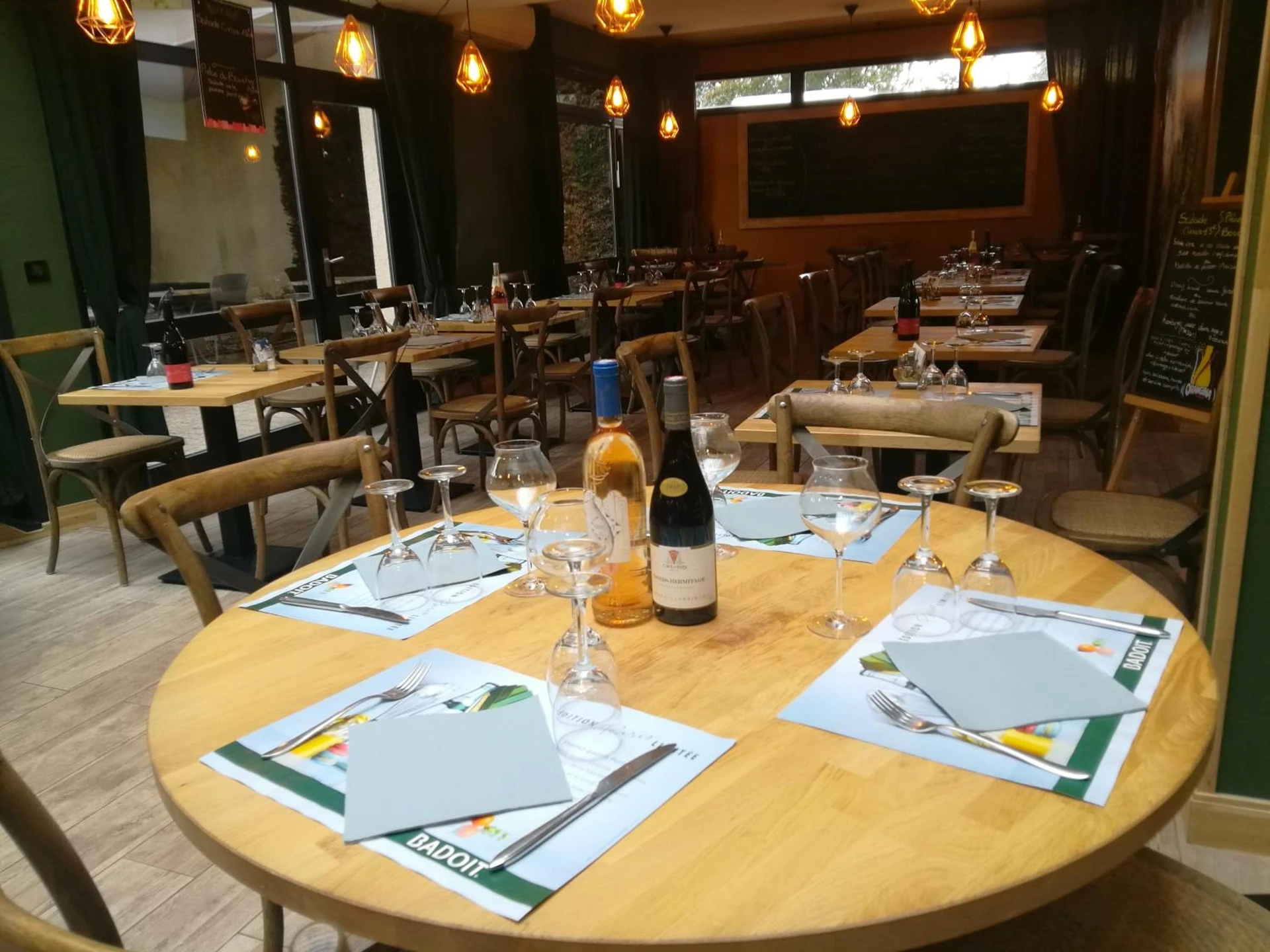 Organiser un séminaire d'entreprise : HOTEL RESTAURANT CIRIUS à montrond-les-bains