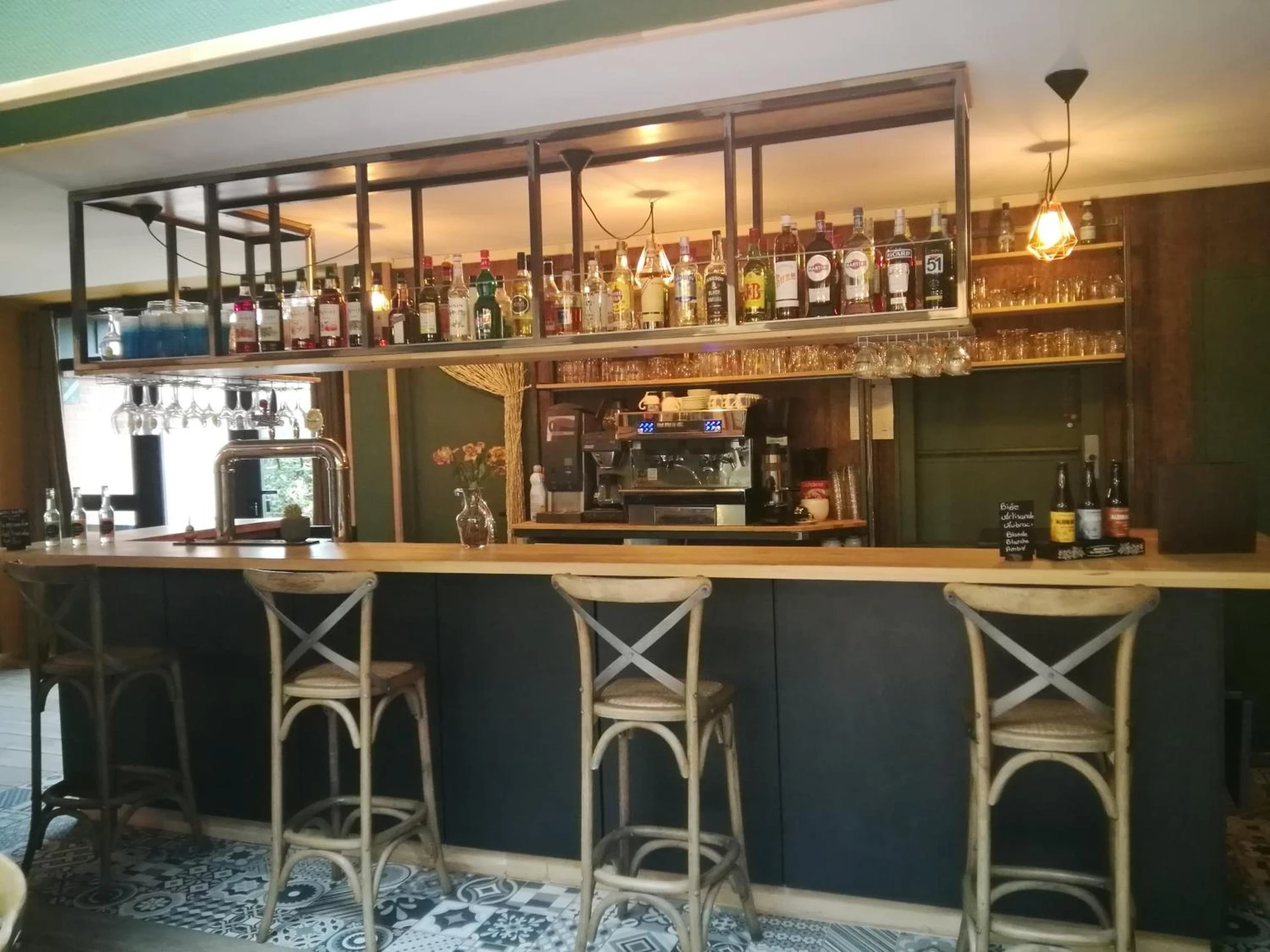 Organiser un séminaire d'entreprise : HOTEL RESTAURANT CIRIUS à montrond-les-bains
