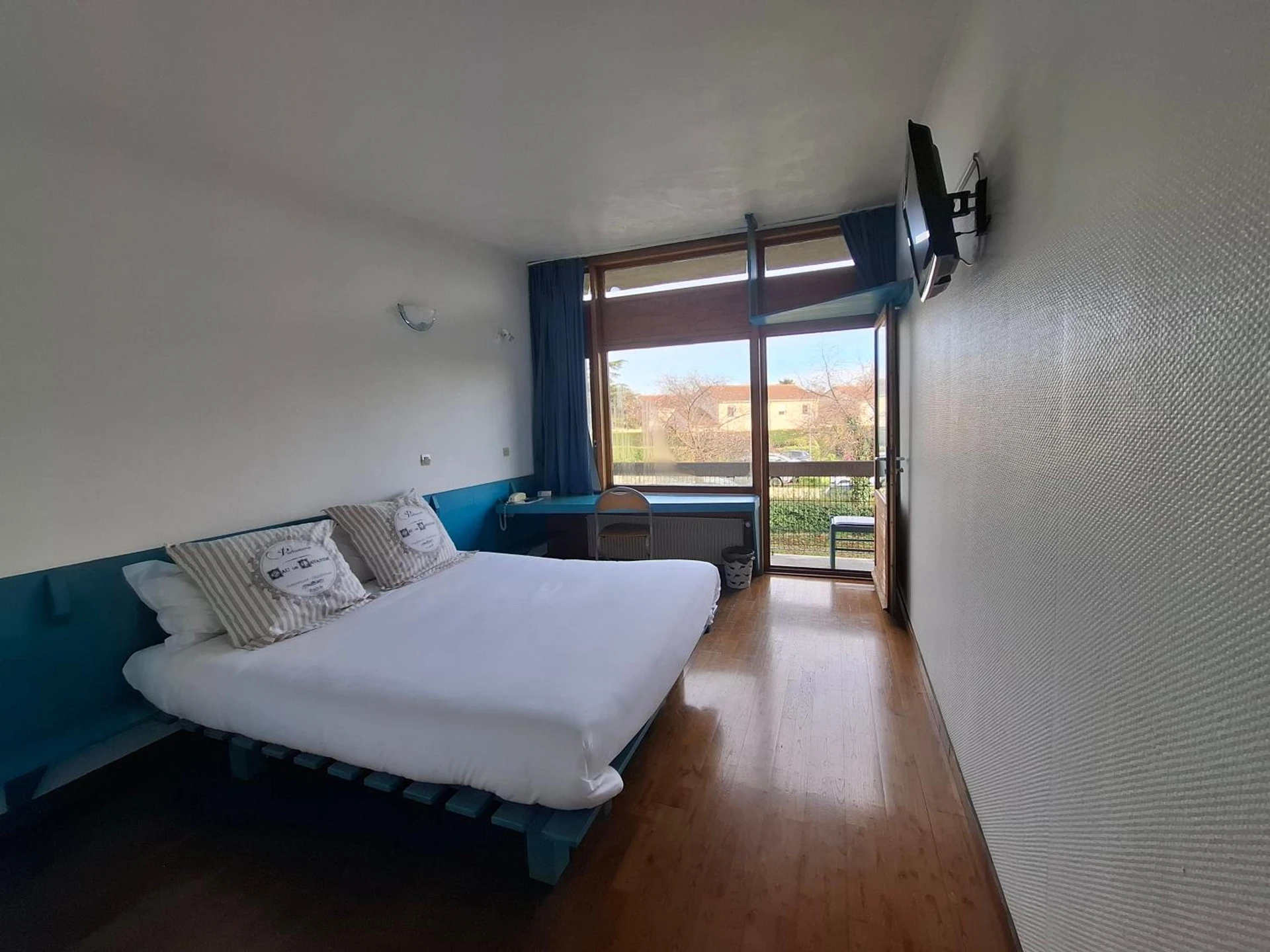 Chambre disponible pour un séminaire d'entreprise à HOTEL RESTAURANT CIRIUS - Montrond-les-Bains