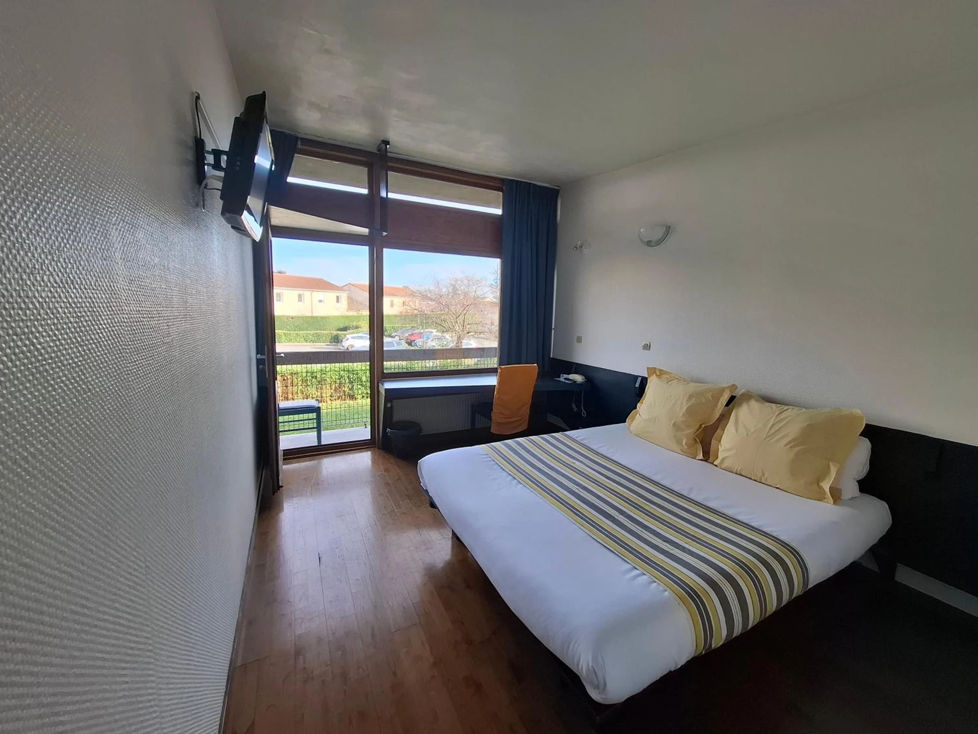 Chambre disponible pour un séminaire d'entreprise à HOTEL RESTAURANT CIRIUS - Montrond-les-Bains