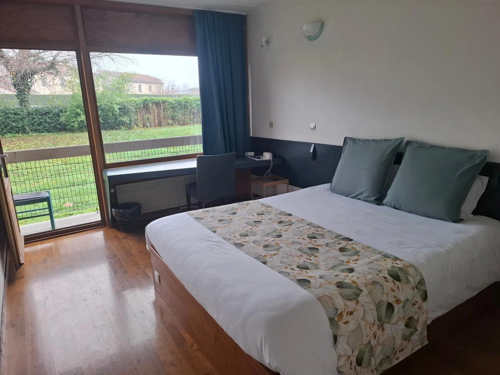 Magnifique chambre pour un séminaire d'entreprise à HOTEL RESTAURANT CIRIUS - Montrond-les-Bains