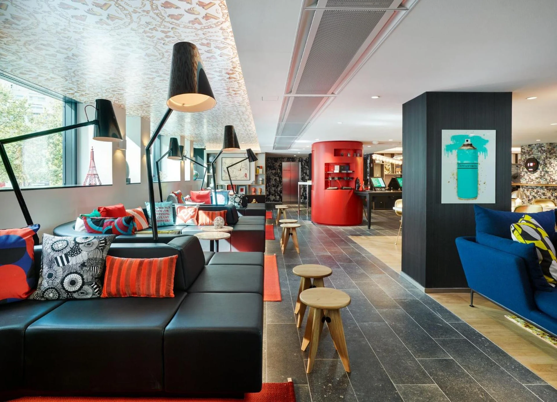 Lieu convivial pour un séminaire d'entreprise à citizenM Paris Champs-Élysées - Paris - En savoir plus 