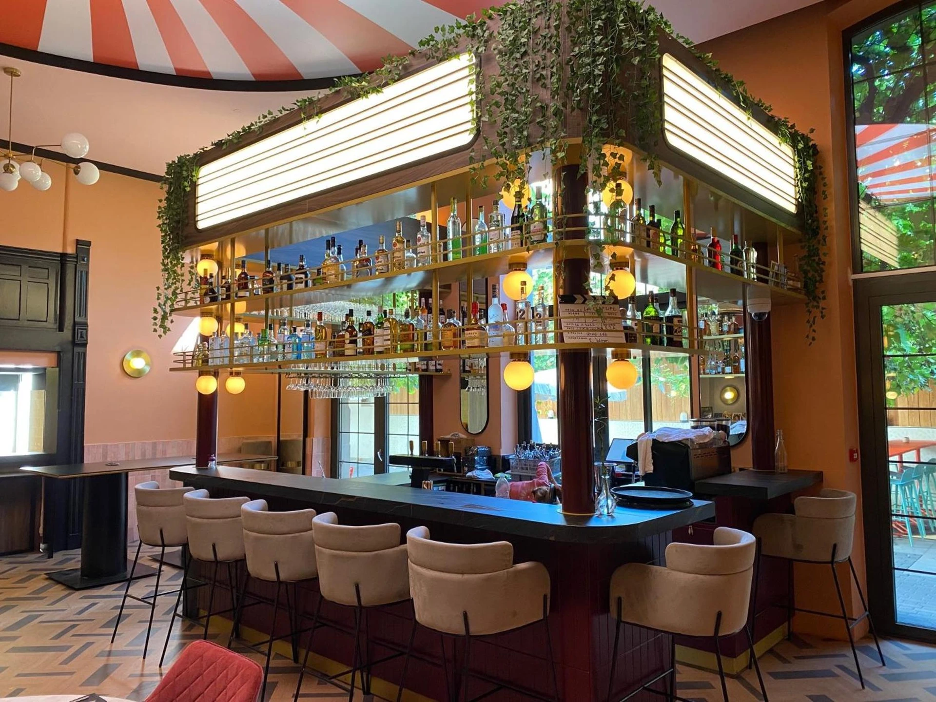 Ambiance de travail pour séminaire d'entreprise à ClapClap Hôtel, Food & Bar - Strasbourg