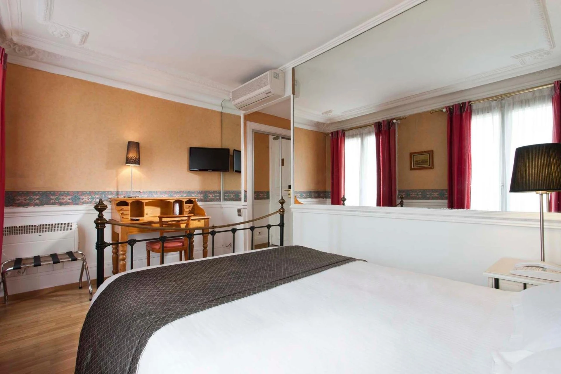 Chambre disponible pour un séminaire d'entreprise à Hotel Claude Bernard Saint-Germain - Paris