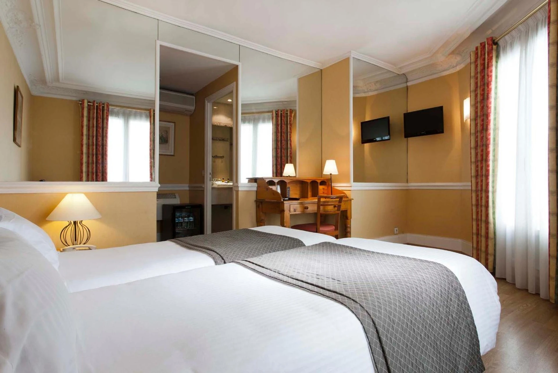 Magnifique chambre pour un séminaire d'entreprise à Hotel Claude Bernard Saint-Germain - Paris