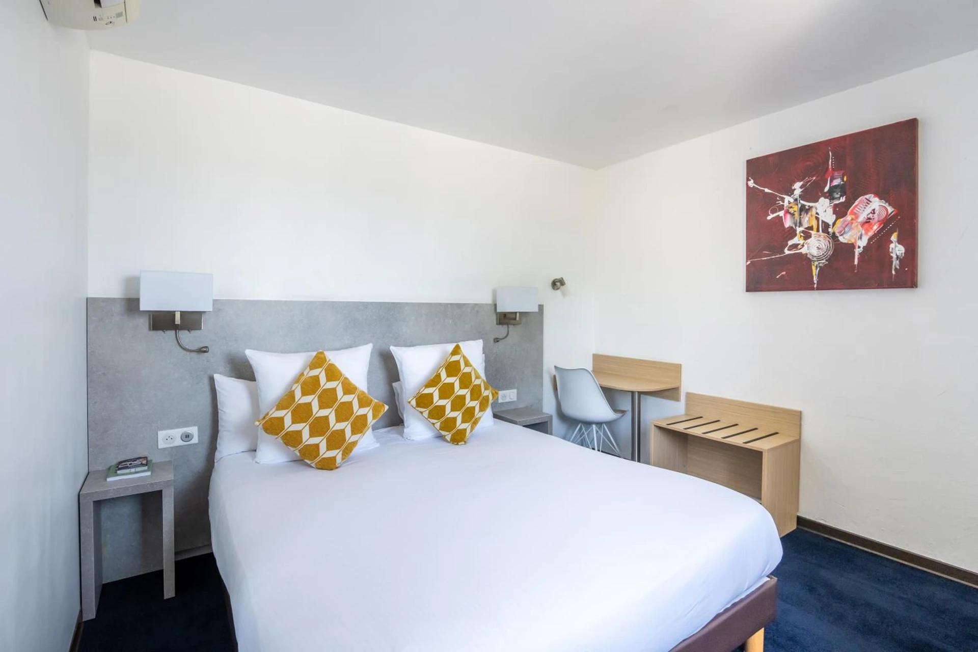 Magnifique chambre pour un séminaire d'entreprise à Hôtel Restaurant Le Clos Fleuri - Castelnaudary