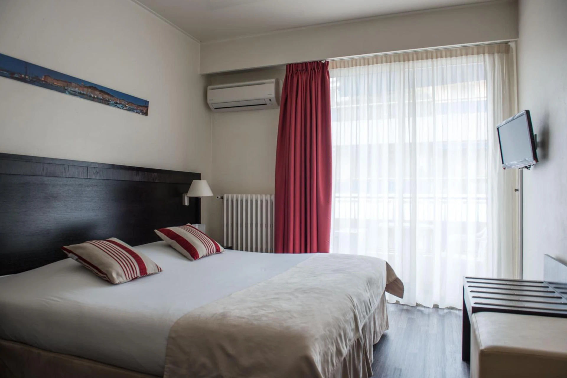 Chambre disponible pour un séminaire d'entreprise à Hôtel Comté de Nice - Beaulieu-sur-Mer
