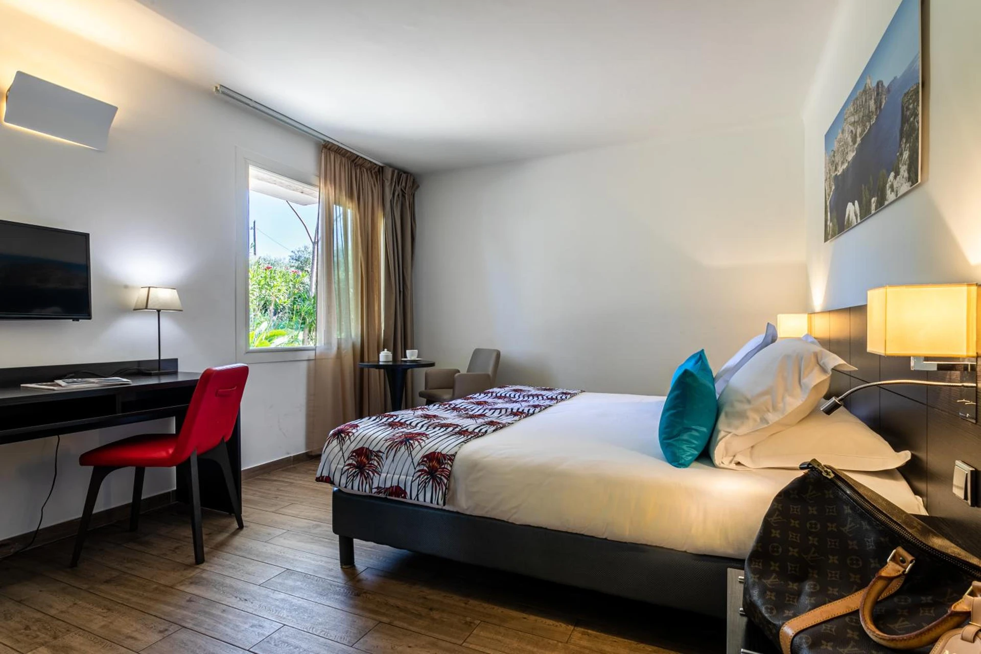 Magnifique chambre pour un séminaire d'entreprise à Hôtel Corniche du Liouquet - La Ciotat