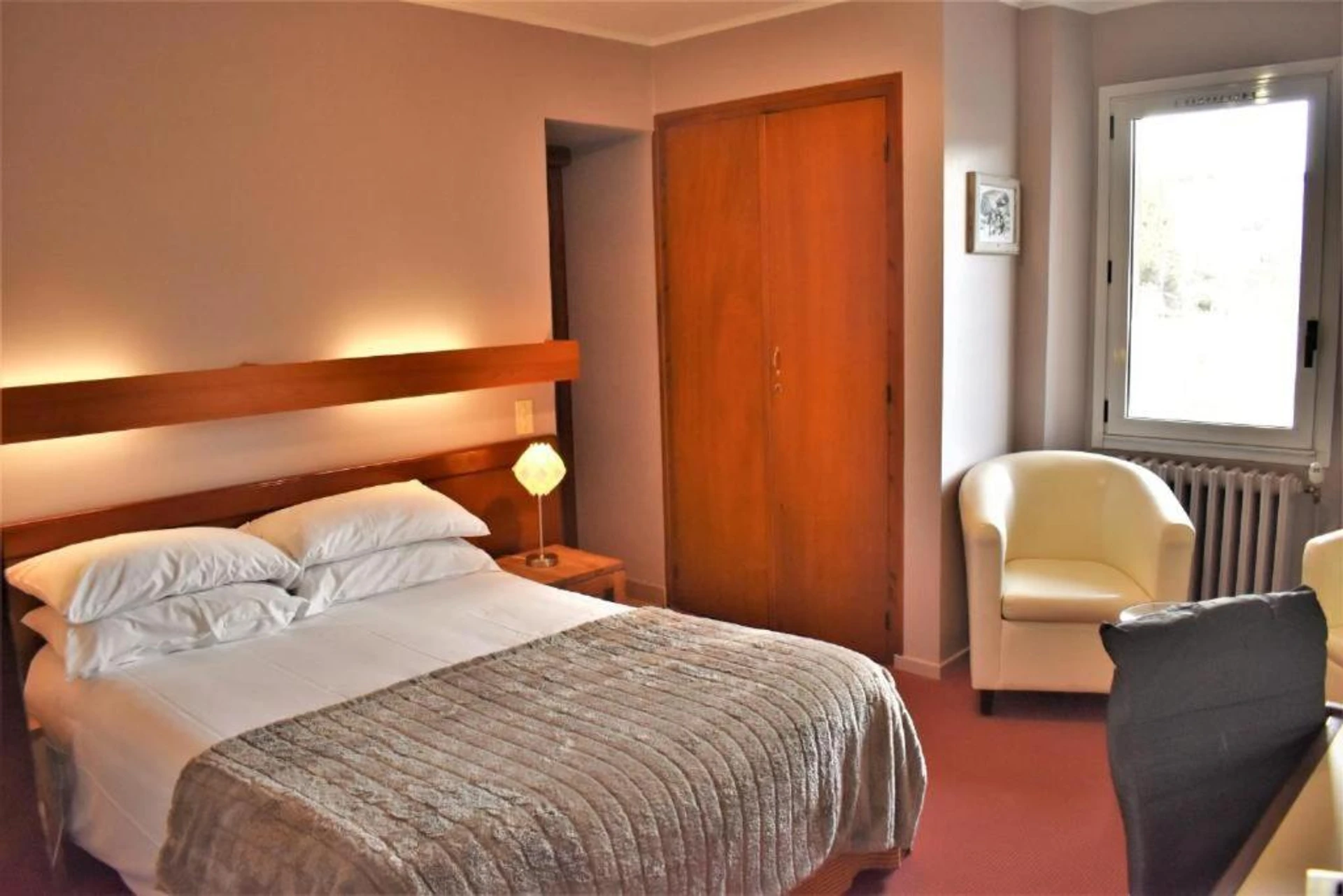 Magnifique chambre pour un séminaire d'entreprise à Hotel Corrieu - La Llagonne