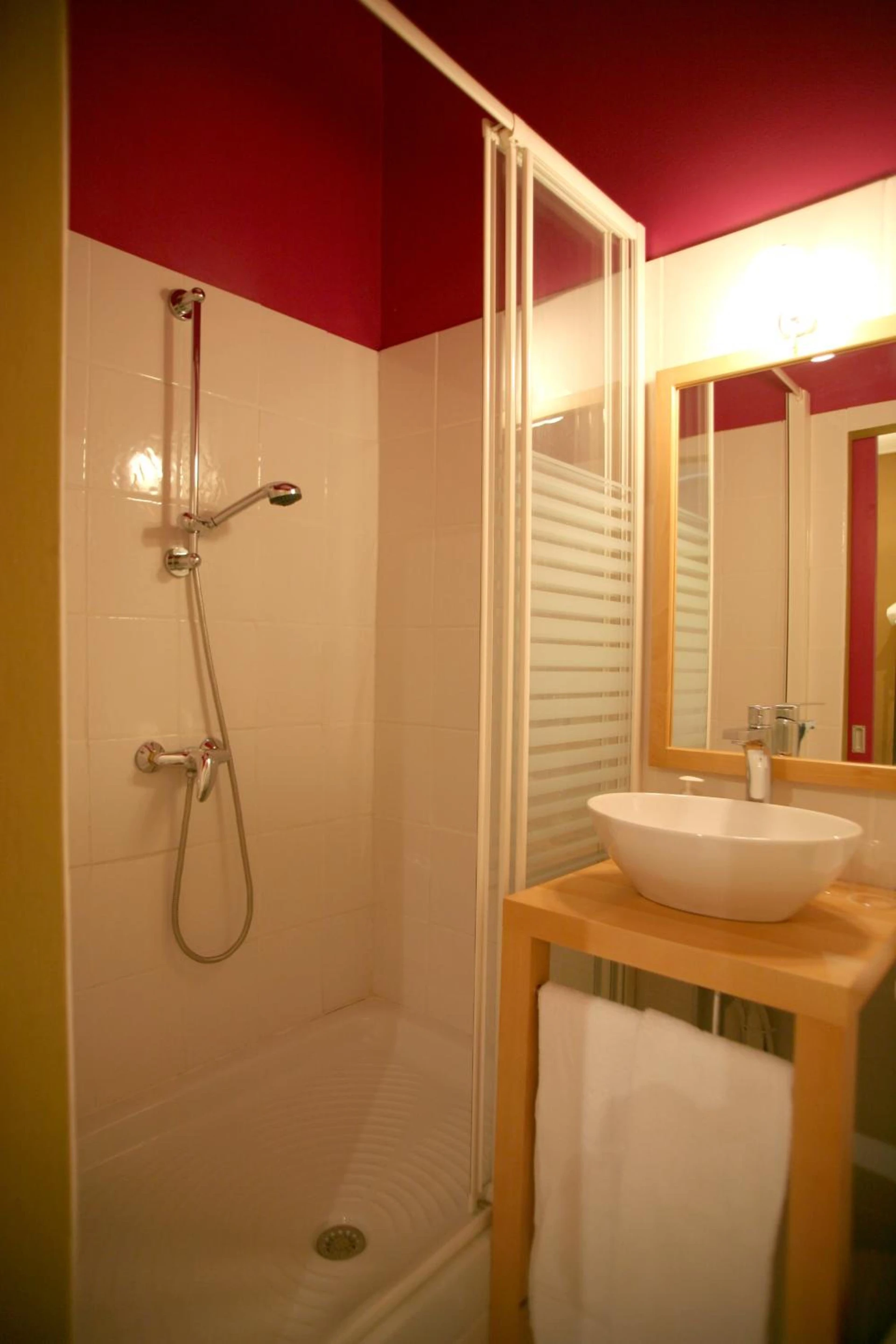 Magnifique chambre pour un séminaire d'entreprise à Hotel Cote Patio - Nîmes