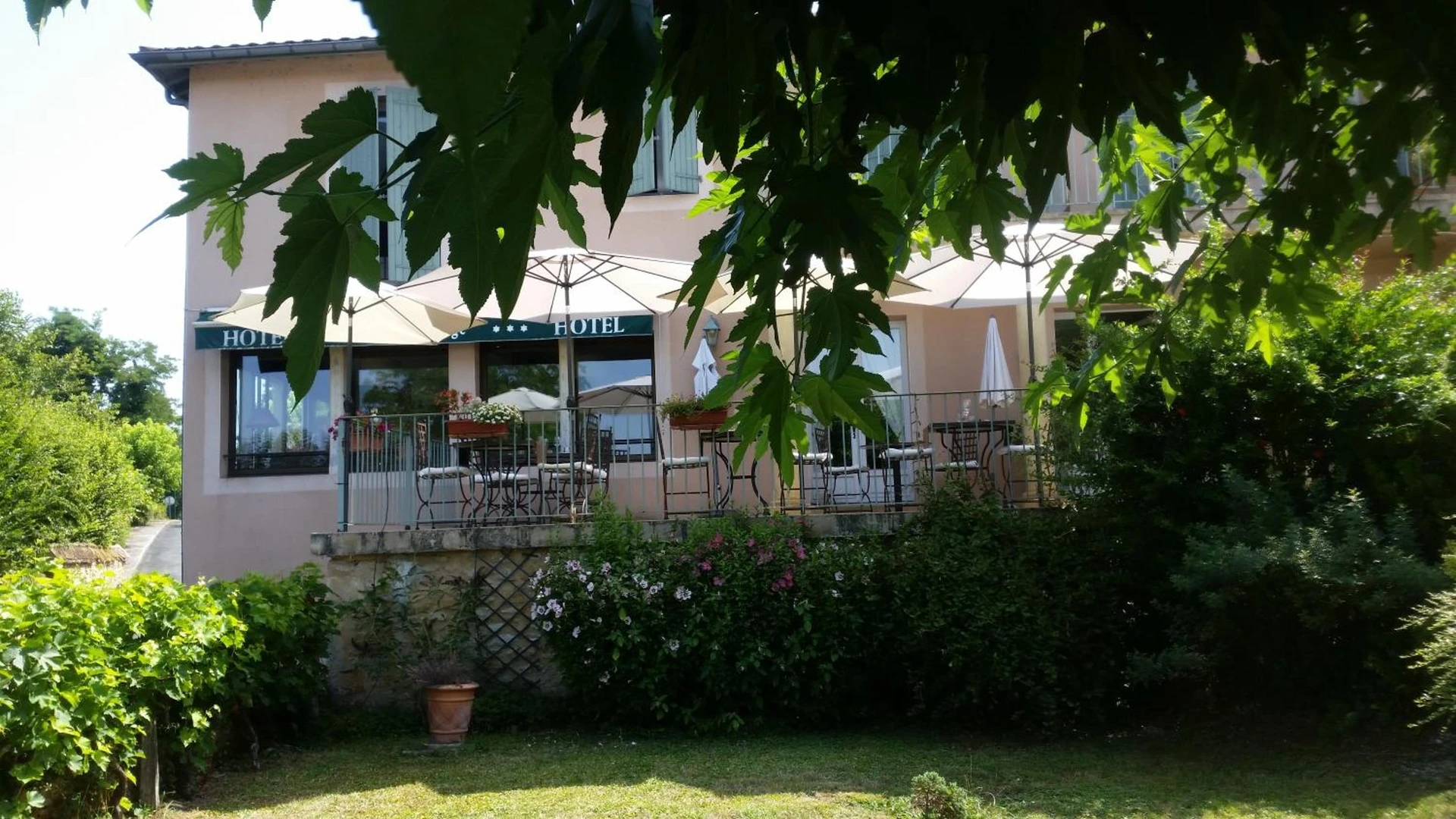 Organiser un séminaire d'entreprise : Hôtel-Restaurant Côté Rivage à badefols-sur-dordogne