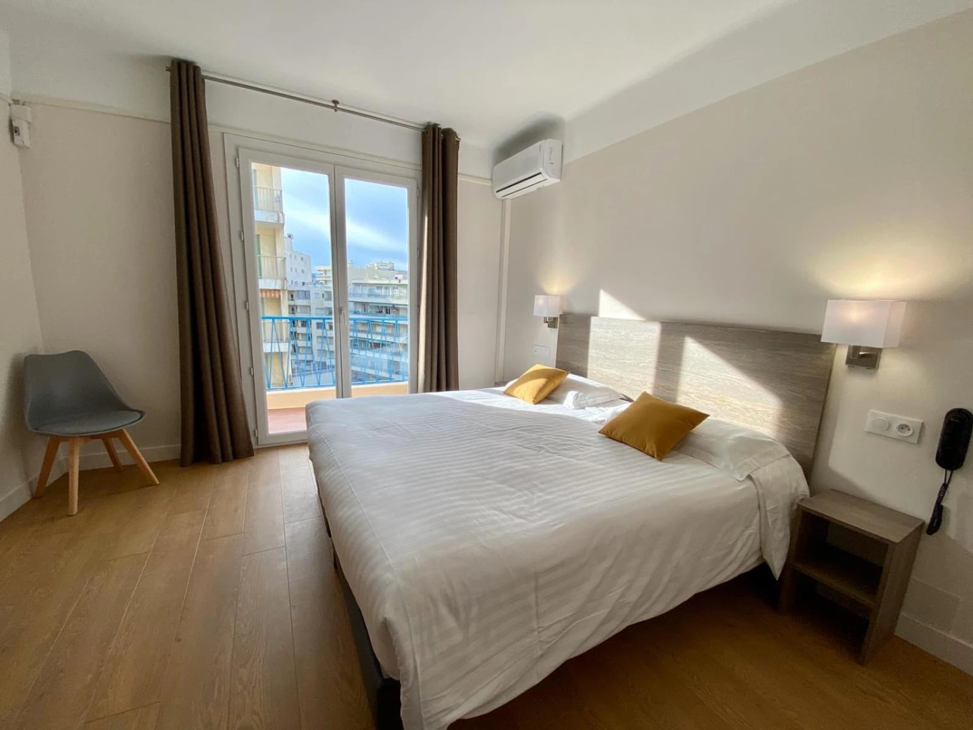 Organiser un séminaire d'entreprise : Hotel Courbet à juan-les-pins
