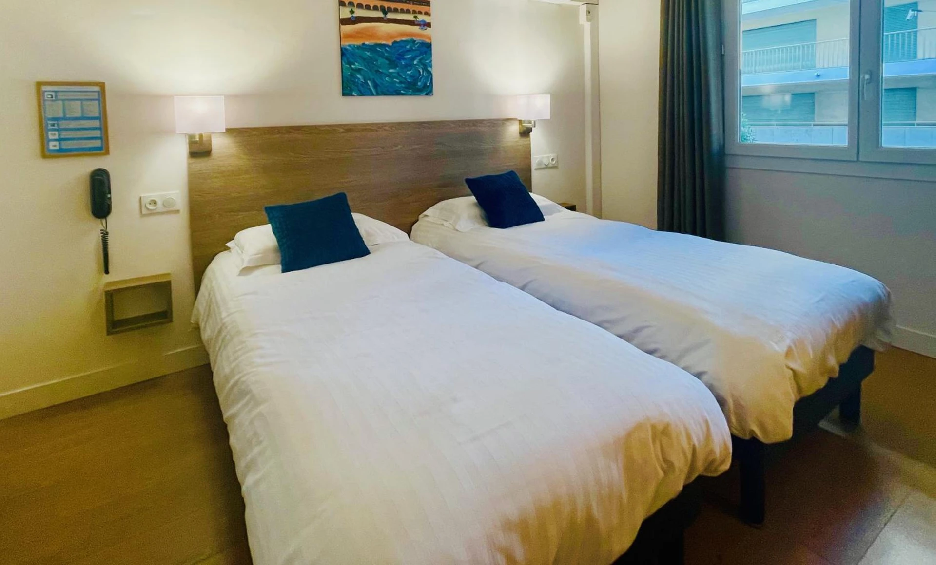 Chambre disponible pour un séminaire d'entreprise à Hotel Courbet - Juan-les-Pins