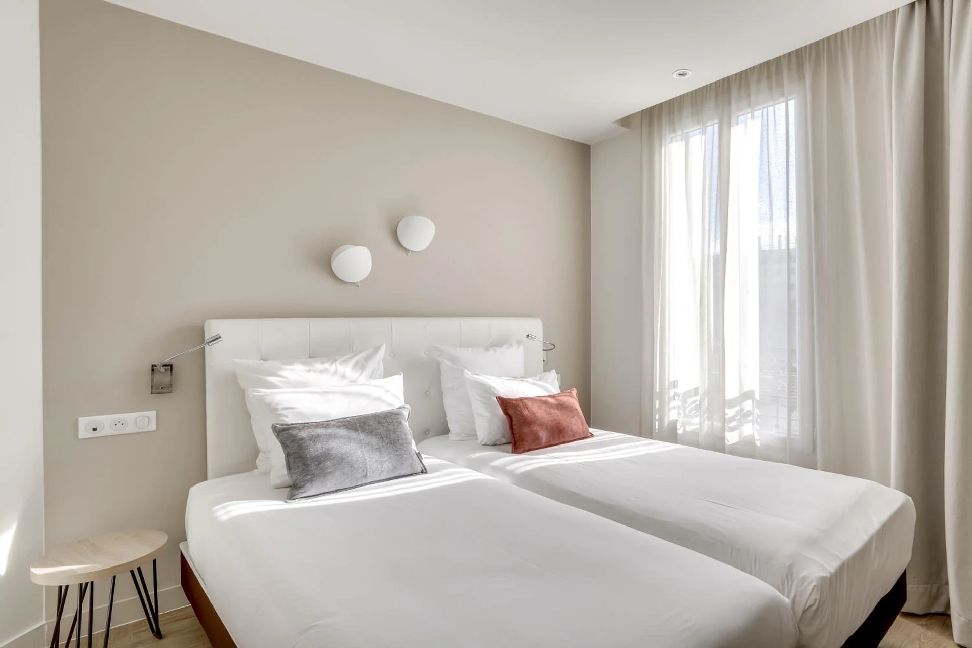 Magnifique chambre pour un séminaire d'entreprise à Hotel Courseine - Courbevoie