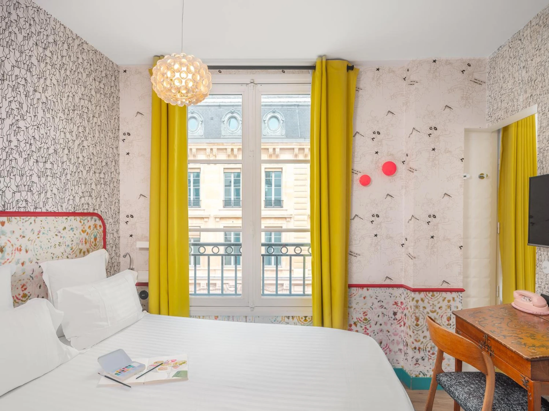 Chambre à Hôtel Crayon Rouge - Organiser un séminaire d'entreprise à Paris
