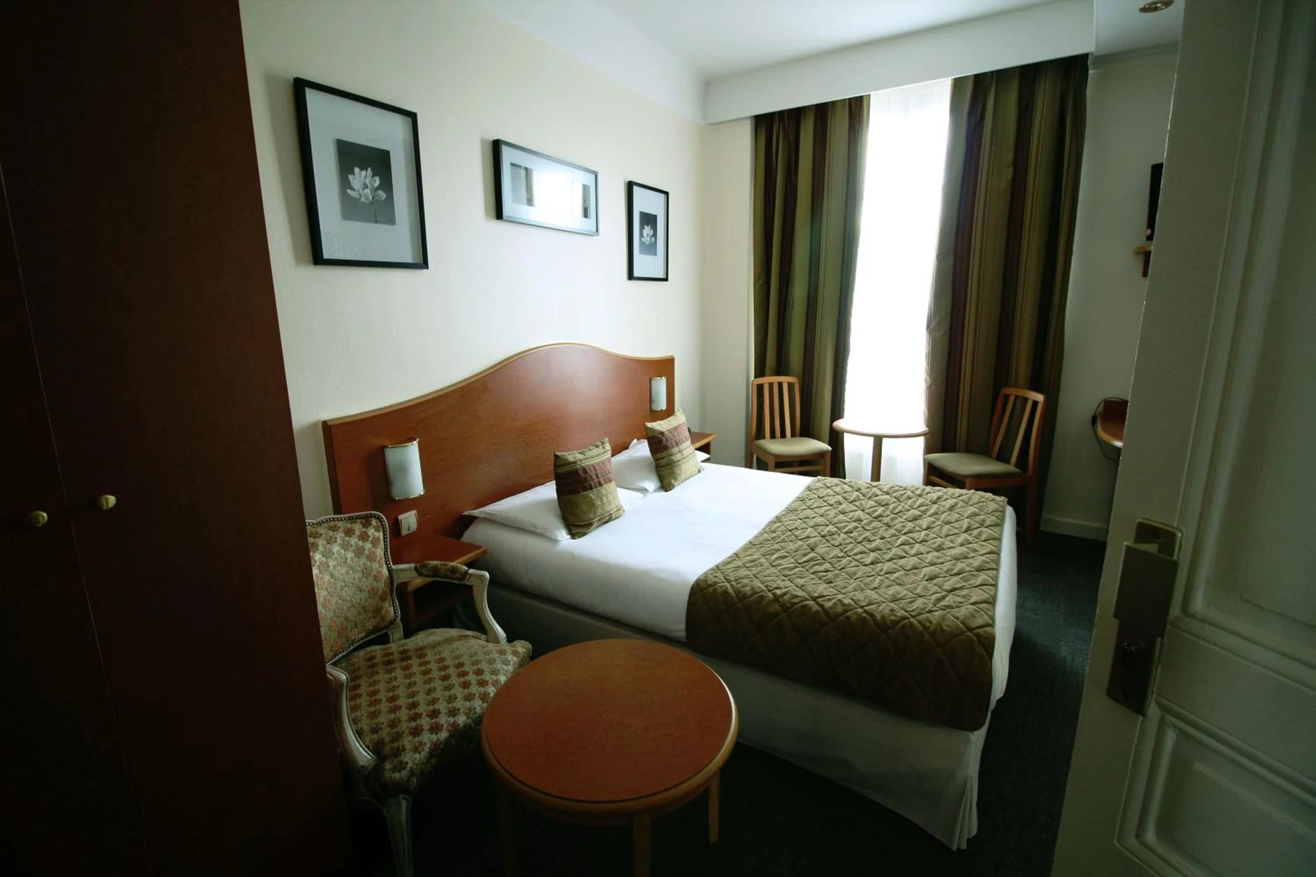 Chambre disponible pour un séminaire d'entreprise à Hôtel Crystal Reims Centre - Reims