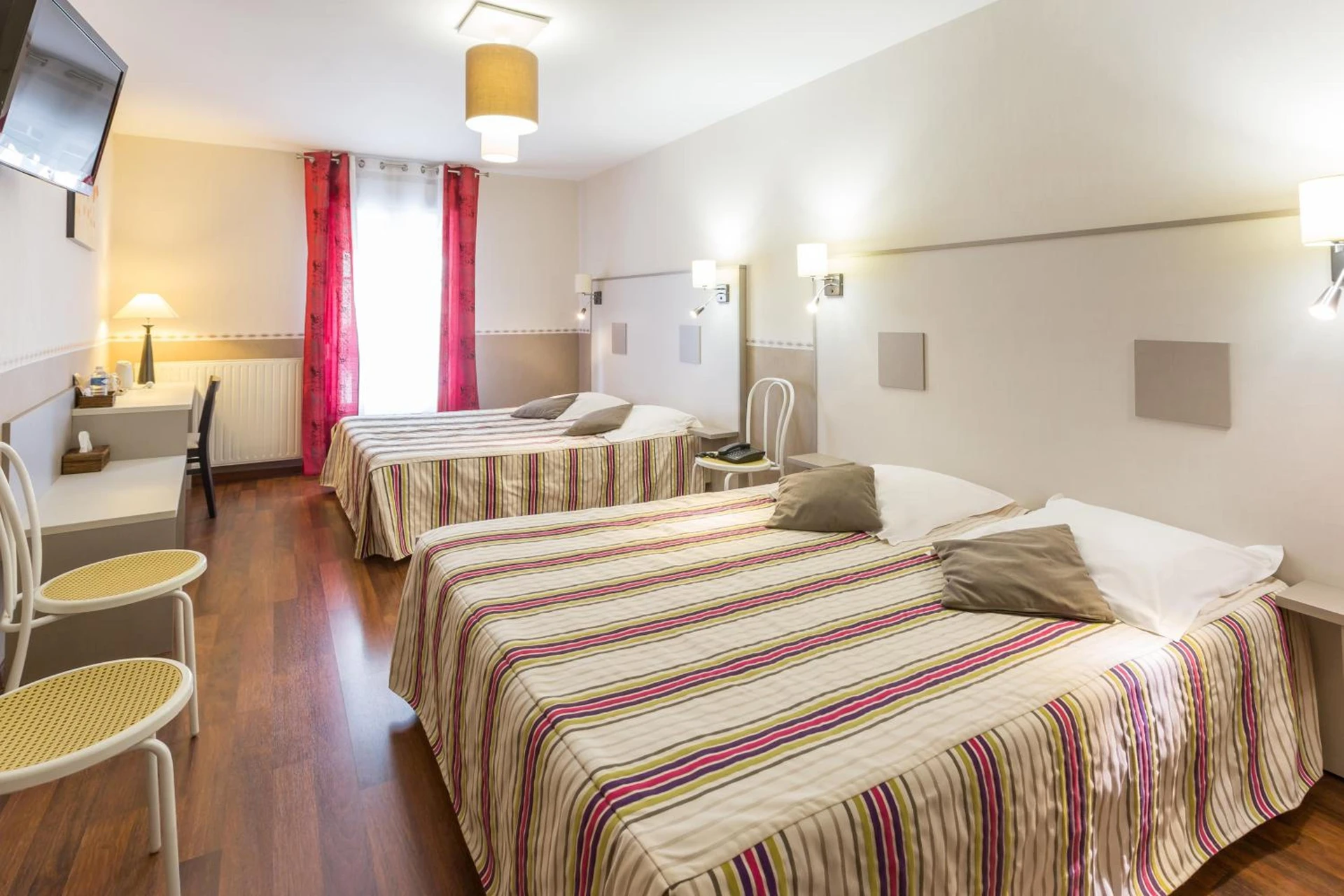 Magnifique chambre pour un séminaire d'entreprise à Logis Hôtel d'Angleterre - Saint-Calais
