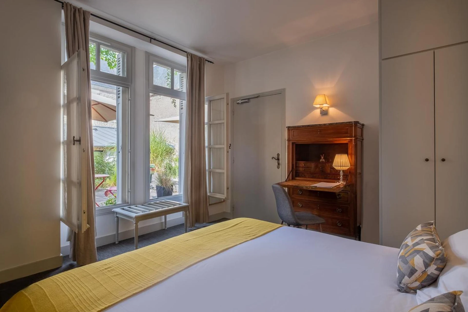 Chambre disponible pour un séminaire d'entreprise à Hôtel de Biencourt - Azay-le-Rideau